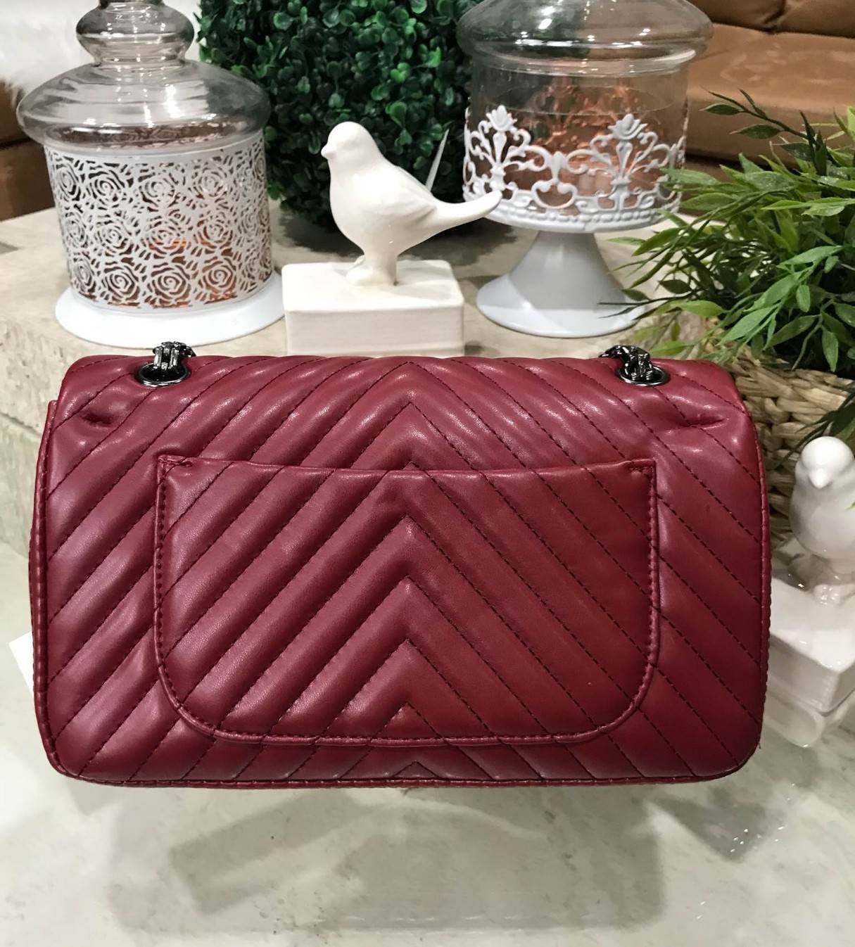 MARCS WOMAN QUILTED CHAIN SHOULD BAG New arrival! กระเป๋าสะพาย วัสดุหนังแกะสังเคราะห์ นิ่มสวย อยู่ทรง ลาย chevron สไตล์ Chanel ขนาดกำลังดี น้ำหนักเบา เปิดปิดด้วยตัวล็อคบิด พร้อมฝาปิดกระดุมแม่เหล็ก ภายในมีหลายช่อง ทั้งบริเวณด้านหน้า และฝาปิด ภายในกว้าง และ