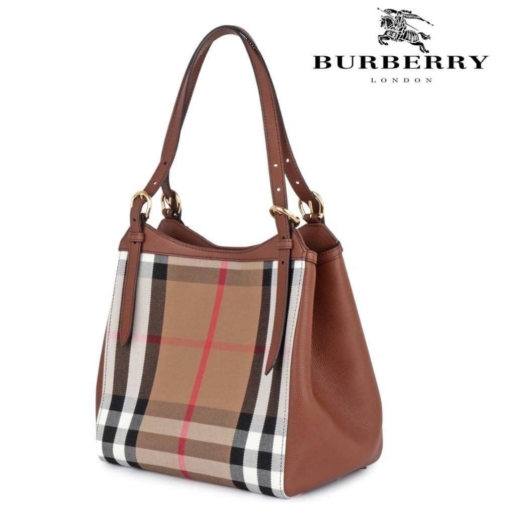 Burberry House Check Derby Canterbury Leather Tote / Burberry Tote Bag กระเป๋าถือหรือสะพายไหล่ วัสดุ canvas +หนังแท้ ภายในโล่ง มี1ช่องซิปและ2ช่องเล็กใส่ตังค์ใส่บัตร น้ำหนักเบา จุของได้เยอะ ครบจบใบเดียวทั้งเที่ยวและไปทำงานคุ้มสุดๆ ไม่ควรพลาดเลยค่า
