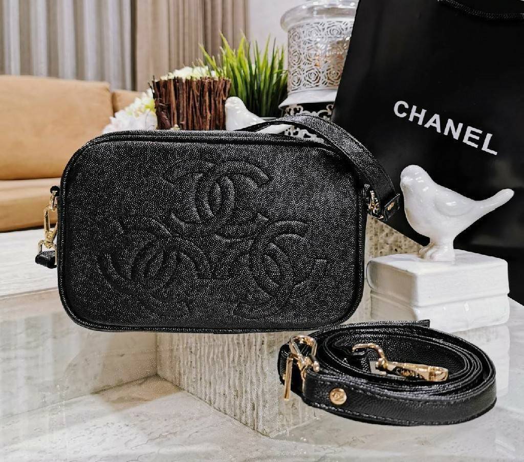 CHANEL Caviar Handbag Crossbody bag / Chanel Shoulder Bag With 2Straps กระเป๋าสะพาย หนังลายคาเวียร์ทั้งใบด้านหน้ามีโลโก้แบรนด์
