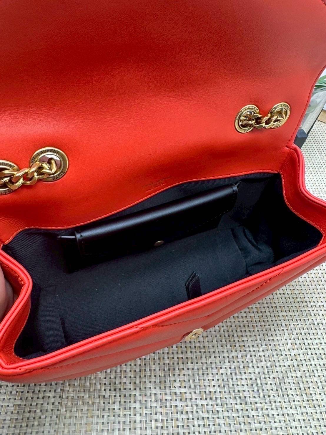 ORI หนังแท้ | YSL LOULOU small in MATELASSÉ กระเป๋าสะพายสายโซ่าีทองหรูหรา งานหนังแท้เนื้อนุ่มตะเข็บเย็บลายเชฟรอนสวยหรูโดดเด่นเป็นเอกลักษณ์ 🤍 เกรดออริจินอล หนังแท้