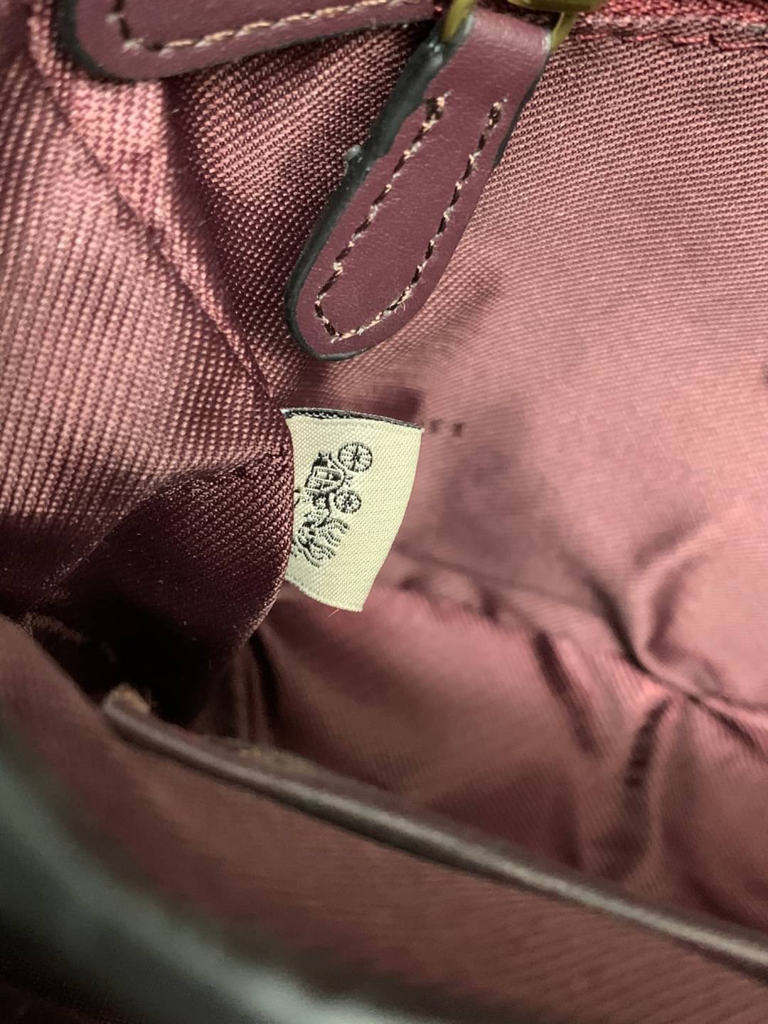 COACH CASSIE CROSSBODY BAG((68349//68348)) พร้อมส่งค่ะ! รุ่นฮิต กระเป๋าหิ้วได้//สะพายข้างหรือครอสบอดี้ร์ได้ หนังแท้นิ่มสวย เปิดปิดกระเป๋าแบบหมุนล็อค ภายในกระเป๋ามี3ช่องให้ใส่ของ แต่ล่ะช่องกว้าง สามารถใส่กระเป๋าเงินใบยาวได้;ของอื่นๆได้จุทีเดียวค่ะ ;มีช่องซ