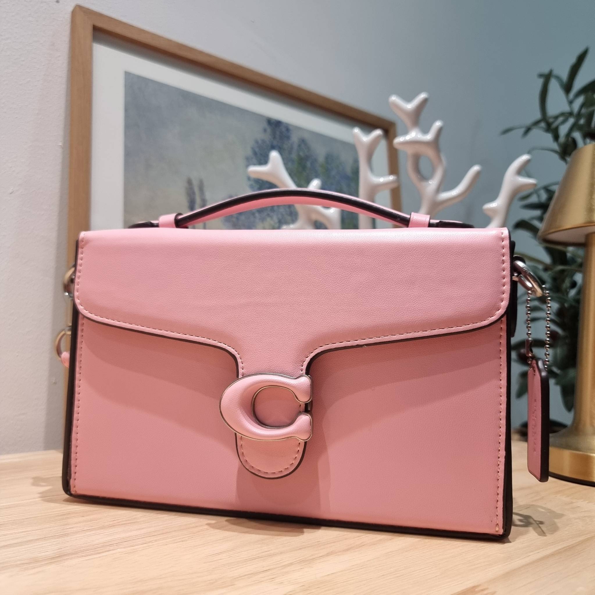 COACH CH798 TABBY BOX BAG IN SIGNATURE CANVAS ดีไซน์ใหม่ปี 2023 กับกระเป๋าสะพายมัลติฟังก์ชั่น ครบครัน ใช้งานได้หลากหลาย สวยคมชัด คลาสสิคใช้ได้ทุกลุค