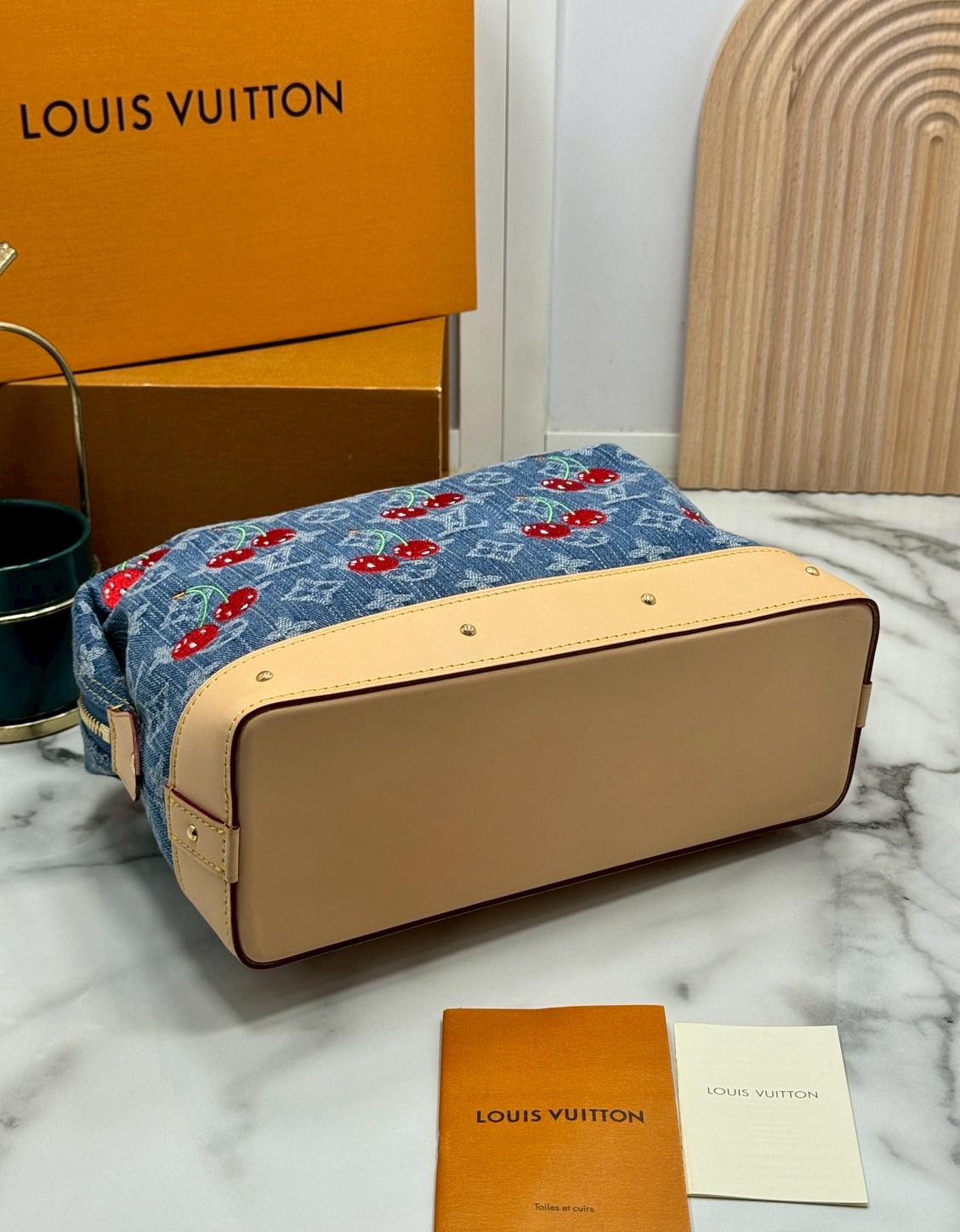 ORI หนังแท้ | LV x TM Cosmetic Pouch GM Monogram cherry denim กระเป๋าทรงพอช กระเป๋าเครื่องสำอางสไตล์โมโนแกรมเดนิม ตกแต่งด้วยงานปักเชอร์รี่สุดน่ารัก