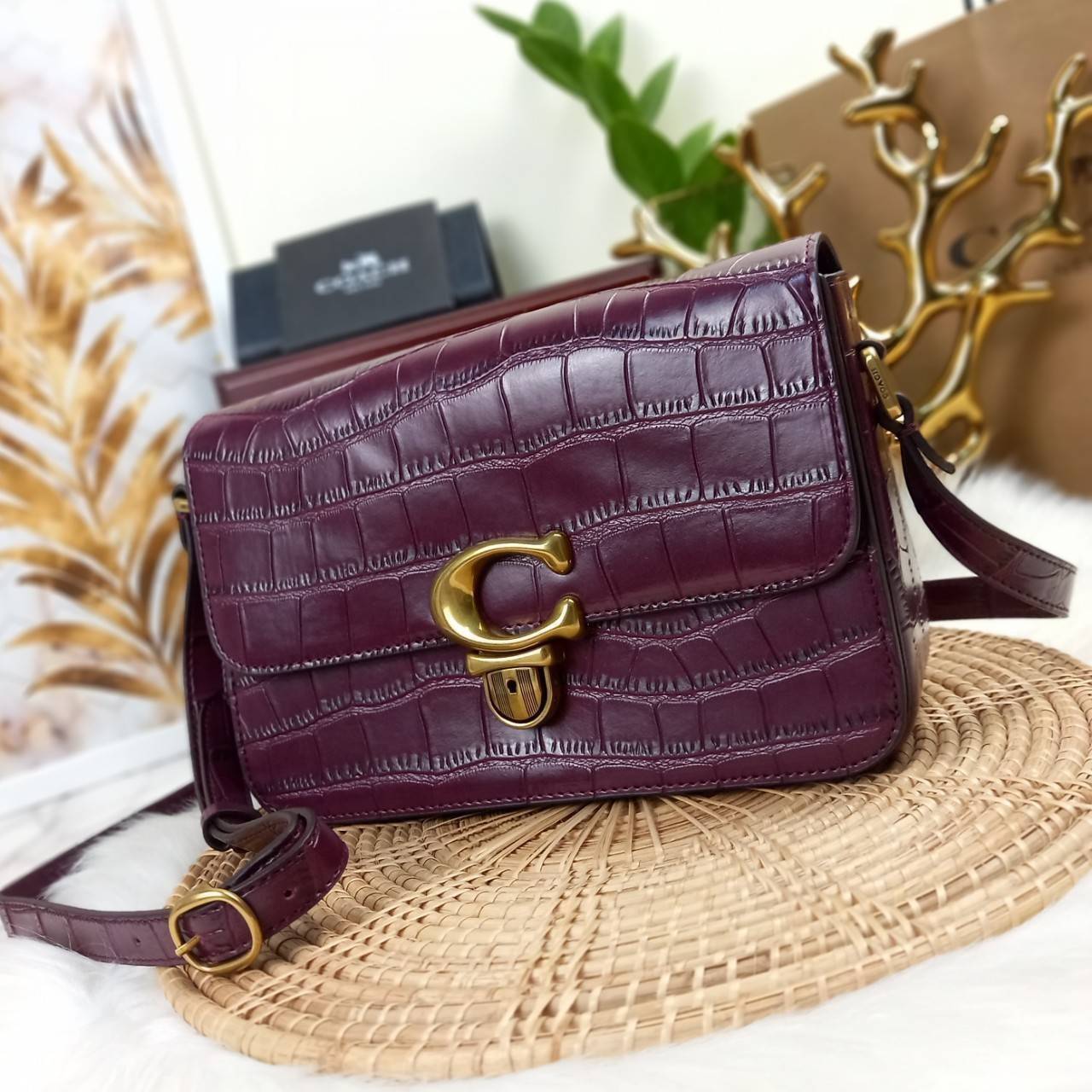 COACH CROCODILE EMBOSSED LEATHER STUDIO SHOULDER BAG (COACH C6640)🌺เอาซิ๊!!ใครอดใจไหวให้รู้ไป!! สวยตาแตก!! ปรับลุคให้ดูแพง แบบไม่ปรานีกันล่ะคราวนี้!// กระเป๋าถือ กระเป๋าสะพาย อีกหนึ่งคอลเลคชั่นสุดตะลึงตา หรูหรา! เวอร์วังอลังสร้าง! ที่ดูแพงม๊ากก!!/