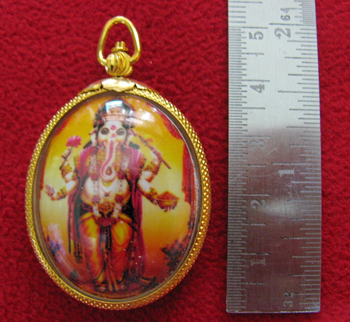 ล็อกเก็ตพระพิฆเนศปางประทานพรหลังพระพิฆเนศปางนฤตยะคณปติ(ปางร่ายรำ)เลี่ยมทองไมครอนพร้อมใบคาถาค่ะ