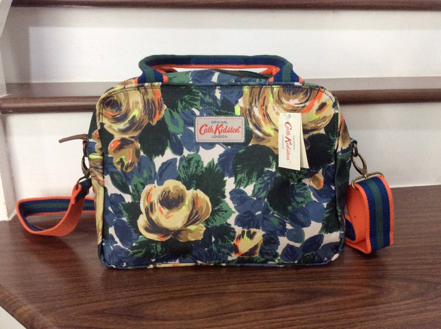 Cath Kidston Matt Oilcloth Busy Bag Handbag Crossbody Dimension: 34 x 22 x 12 cm / Strap 120 cm 2 way use, either use as a handbag or a cross body bag Waterproof matt oilcloth surface 2015AW Season's Oxford Rose Print in Deep Blue Colour