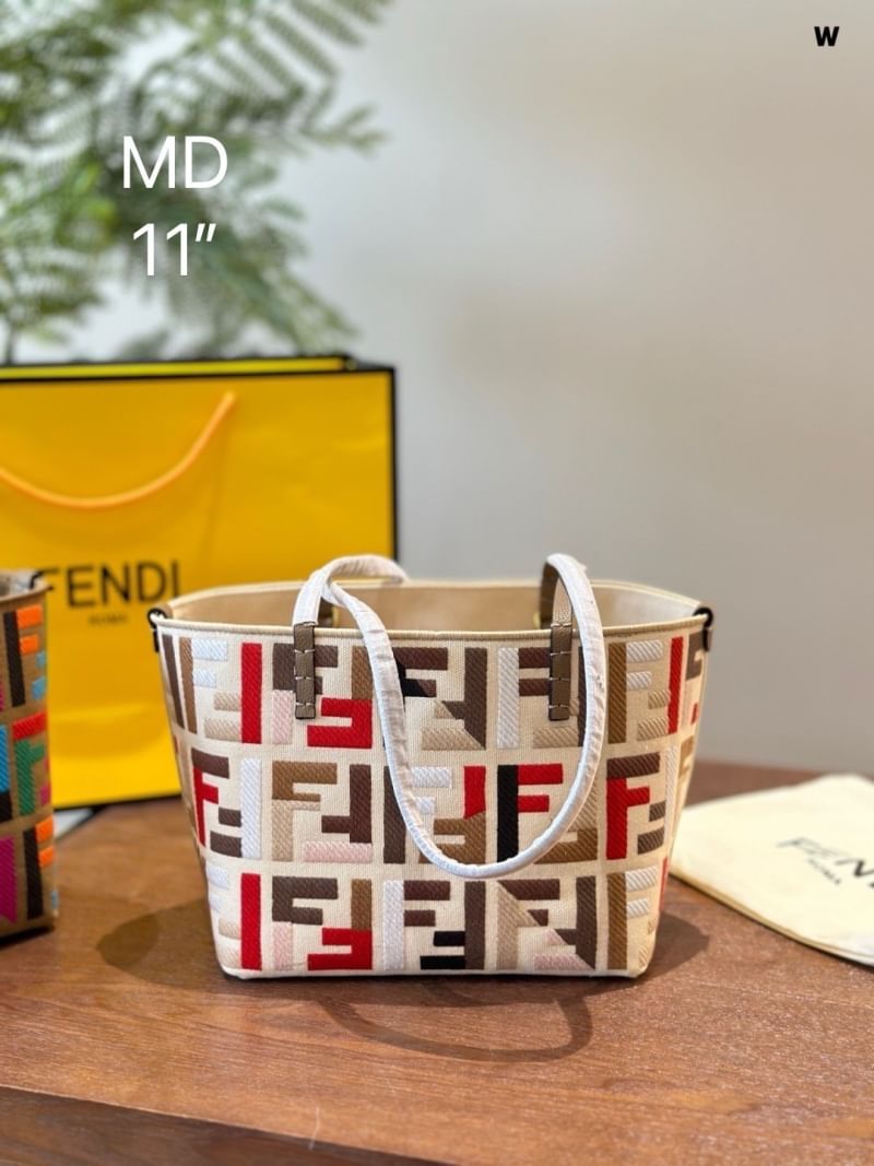 FENDI Small Roll shopper Bag / Fendi Bucket Bag @Chinese Valentine’s Day Limited Edition shopper กระเป๋าทรงบัคเก็ต ดีไซส์สวยหลากสี ในเทศกาลจีนวาเลนไทน์ โดดเด่นด้วยลายนูน FF เป็นเอกลักษณ์ที่ปักด้วยเส้นด้ายหลากสี