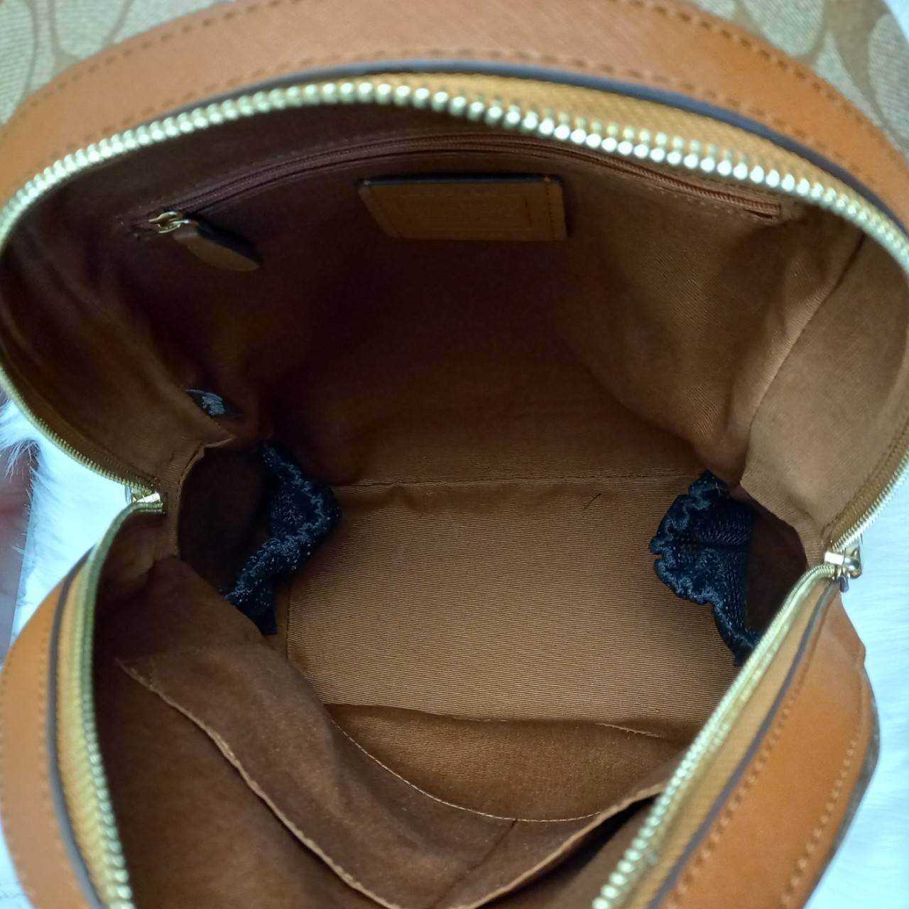 COACH KENLEY BACKPACK IN SIGNATURE CANVAS WITH STRIPE (COACH C5795)🌈🍁กระเป๋าเป้ กระเป๋าสะพายรุ่น Unisex ที่ใช้ได้ทั้งชายและหญิง รูปทรงสวย ขนาดกำลังดี// วัสดุแคนวาสคุณภาพ ผสมหนังแท้ ลาย SIGNATURE//เปิด-ปิด ด้วยซิบ ด้านในโล่งกว้าง จุของได้เย