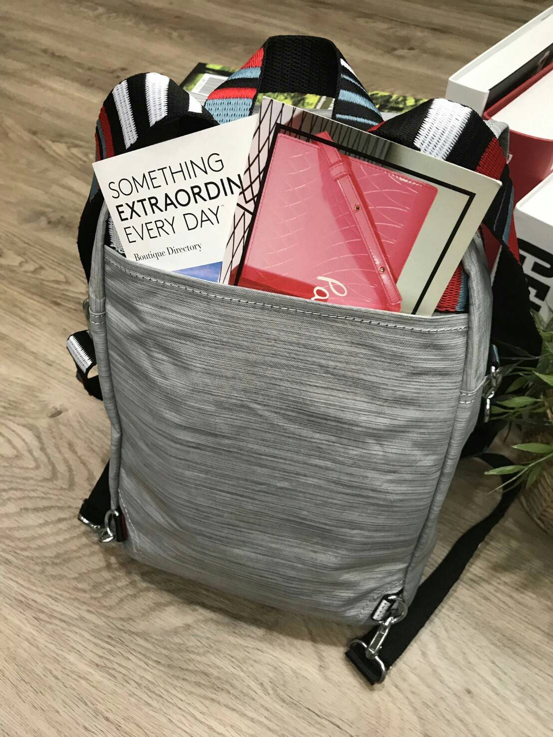 KIPLING ART 2WAY BACKPACK NEW ARRIVAL! กระเป๋าสะพายเป้สไตล์ลำลองรุ่นใหม่ วัสดุ Nylon+Polyester 100% โดดเด่นที่สามารถสะพายได้หลายแบบ ทั้งแบบเป้ หรือใช้สายยาวสะพายไหล่ หรือจะ Crossbody ก็ได้ค่ะ หูหิ้วเเละสายสะพายลวดลายสวย มีช่อง ซิปใส่ของด้านหน้า มีช่องใส่ข