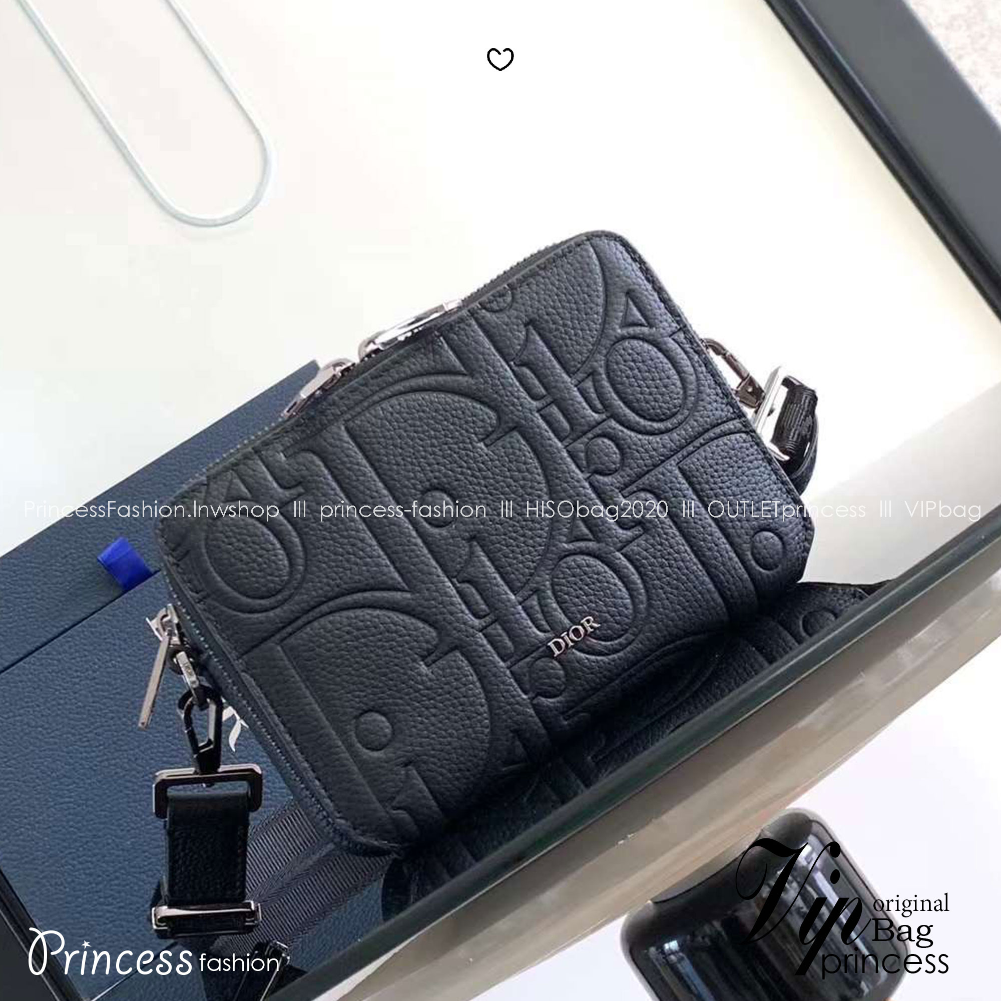 DIOR Zipped Pouch with Strap Black Dior Gravity Leather / Dior Trunk Messenger Bag กระเป๋าสะพายทรงแมสเซ็นเจอร์ ทรงพอชรูปทรงทันสมัย สง่างามเหนือกาลเวลา เกรดท็อปออริ สลับแท้ 1:1