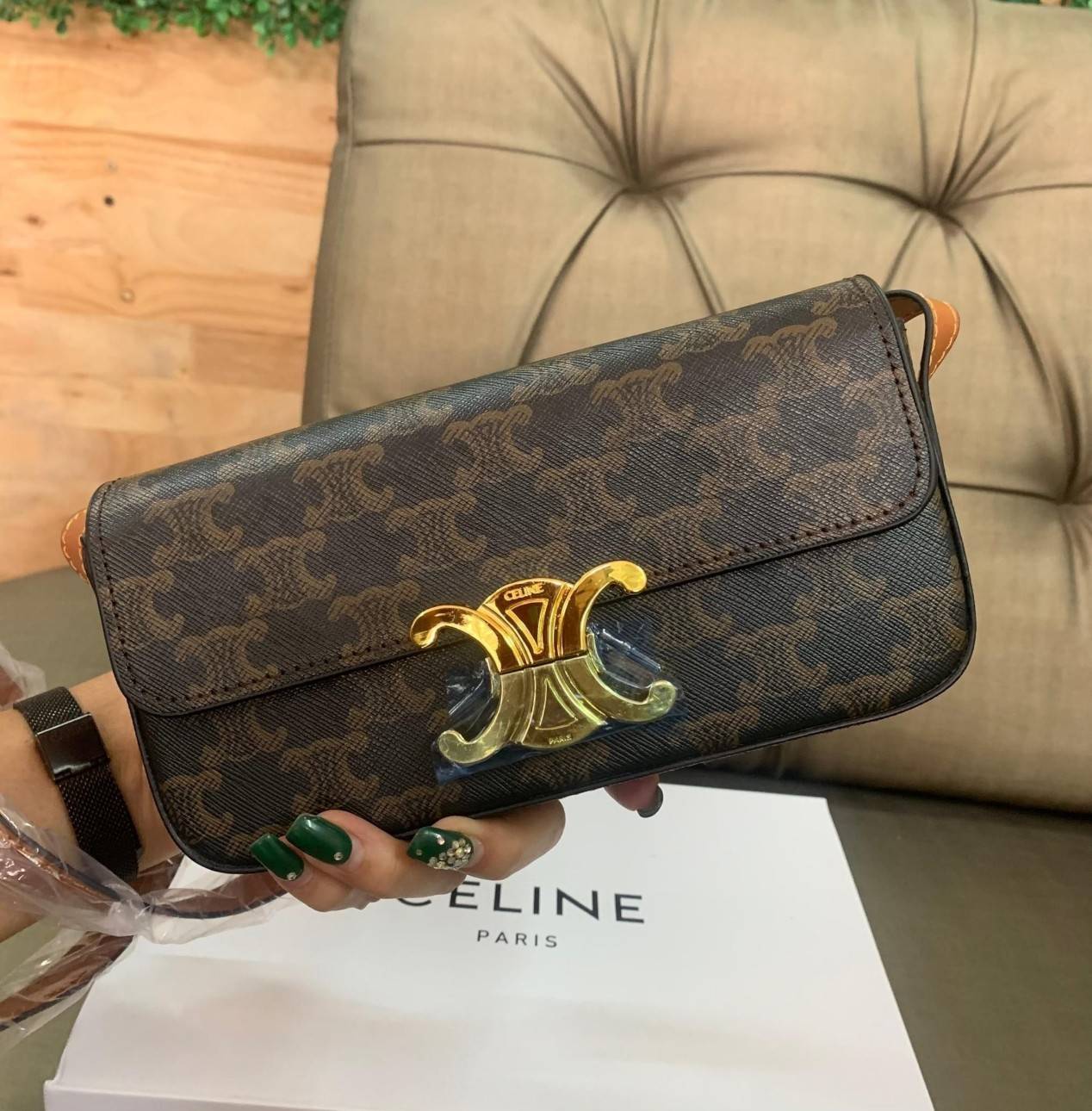 CELINE TRIOMPHE SHOULDER BAG VIP ดีไซน์ยอดนิยมสไตล์สาว LISA ทรงเหลี่ยมหนังSaffianoสวยหรูอยู่ทรง