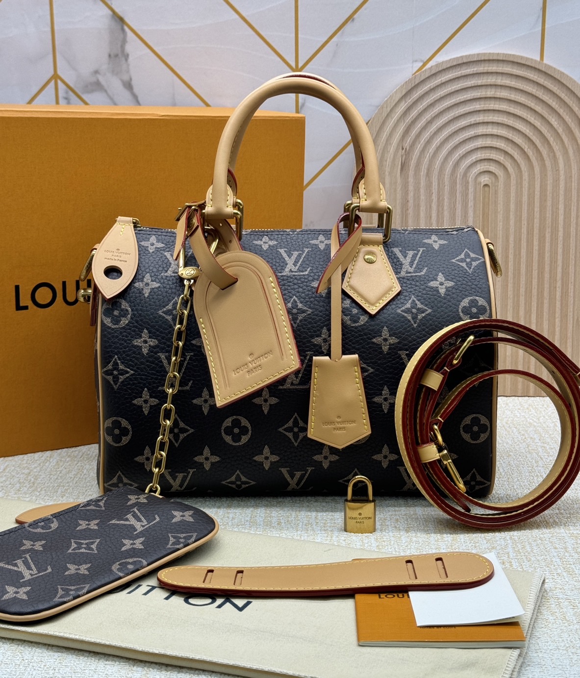 RUNWAY LV Speedy P9 Bandoulière 25 Soft Leather กระเป๋าสะพายสปีดี้รุ่นใหม่หรูหรา เกรดท็อปวีไอพี เกรดดีสุด 1:1 หนังแท้สวยงาม เก็บทุกรายละเอียด ใช้สลับแท้ ผ่านทุก ตม. ใช้งานต่างประเทศได้