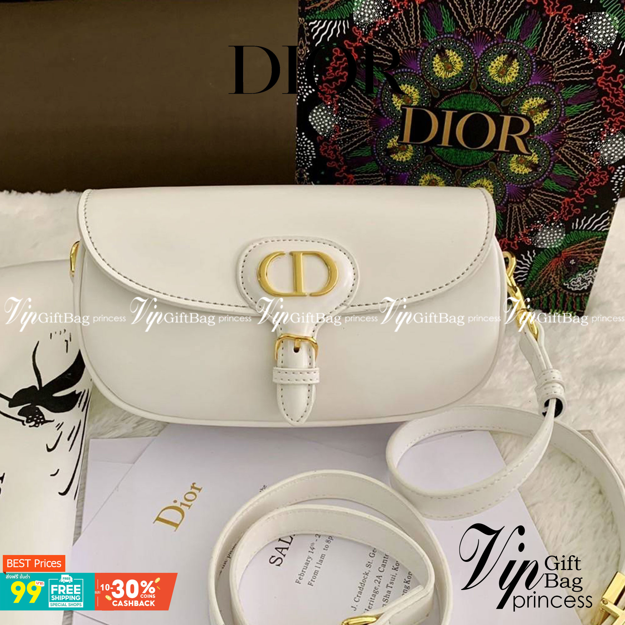 DIOR BOBBY EAST-WEST BAG (GWP) พรีเมี่ยมกิ้ฟ Limited Edition กระเป๋าสะพายขนาดกระทัดรัด น่ารักมากมาย วัสดุหนังแท้ (Calfskin) อะไหล่ทอง ตกแต่งด้านหน้ากระเป๋าแบบหัวเข็มขัด ประดับโลโก้ CD ด้านหลังสกรีนตัวอักษร "30 MONTAIGNE" มีช่องสำหรับเก็บของหนึ่ง