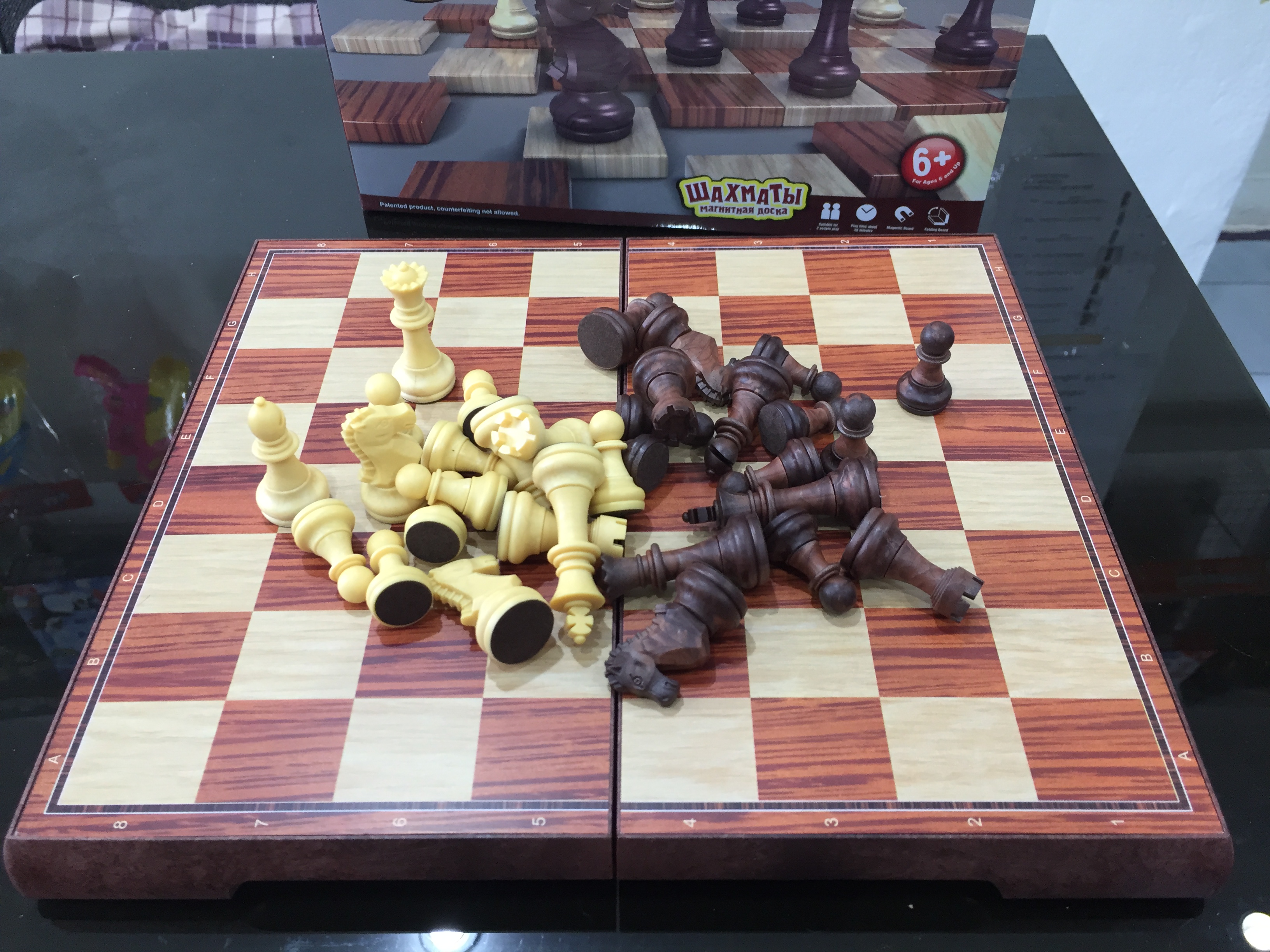 ขุดหมากรุกสากลแม่เหล็กพลาสติกกระดานสีไม้ตัวหมากสีไม้ (26.2x31 cm.)