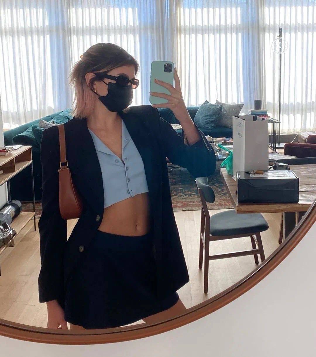 CELINE SHOULDER BAG VIP GIFT WITH PURCHASE (GWP) AVA BAG IN SMOOTH CALFSKIN พรีเมี่ยมกิ๊ฟ Limited Edition จาก CELINE HAUTE PARFUME DUTYFREE COUNTER วัสดุหนังสังเคราะห์เรียบสวย ดีไซน์สวยหรูฮิตสุดในเกาหลี! หนังสวยอยู่ทรงกันน้ำ เปิดปิดด้วยซิปแบรนด์ ภายในโล่ง