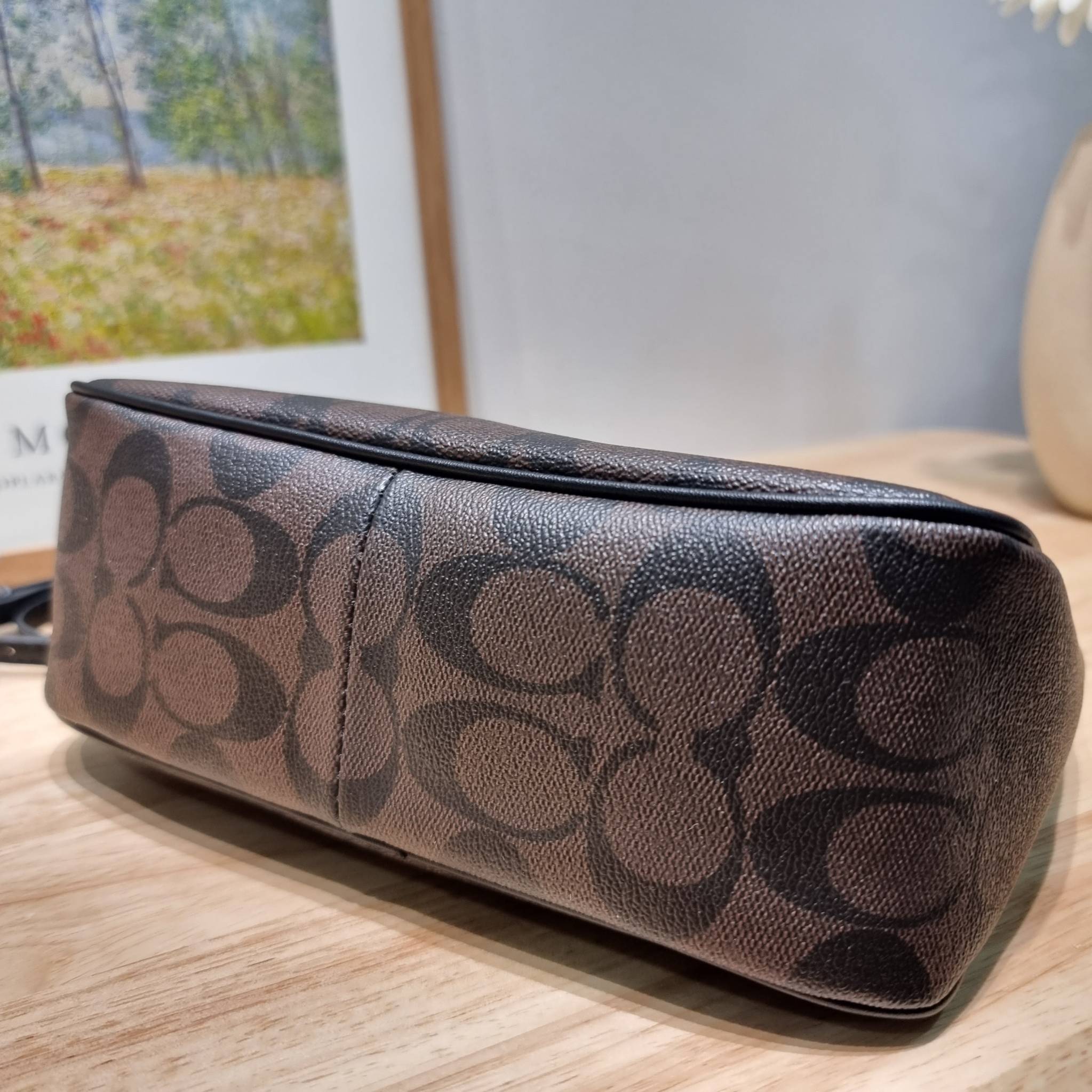 COACH TOP HANDLE POUCH F58321 พร้อมส่ง 9 สี กระเป๋าทรงพอช ยอดฮิต ยกขึ้นแท่น ด้วยดีไซน์ที่ออกมาให้ใช้งานได้ง่าย ขนาดกำลังเหมาะ