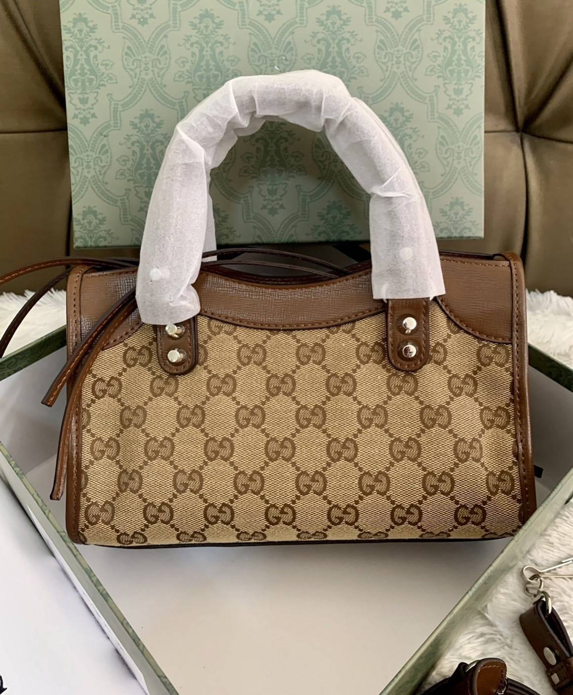 VIP 🥂 Gucci x Balenciaga The Hacker Project Mini Neo Bag คอลเลคชั่นร้อนๆ พร้อมเสิร์ฟ ที่่มีการผสมผสานระหว่างGucci & Balenciaga เข้าไว้ด้วยกัน ดีไซน์ล้ำสมัย วัสดุCanvas เย็บขอบด้วยหนังcalfskin อะไหล่เงิน ลวดลายสดใส ประทับตัวอักษรBalenciaga ลงบนผ้าเ