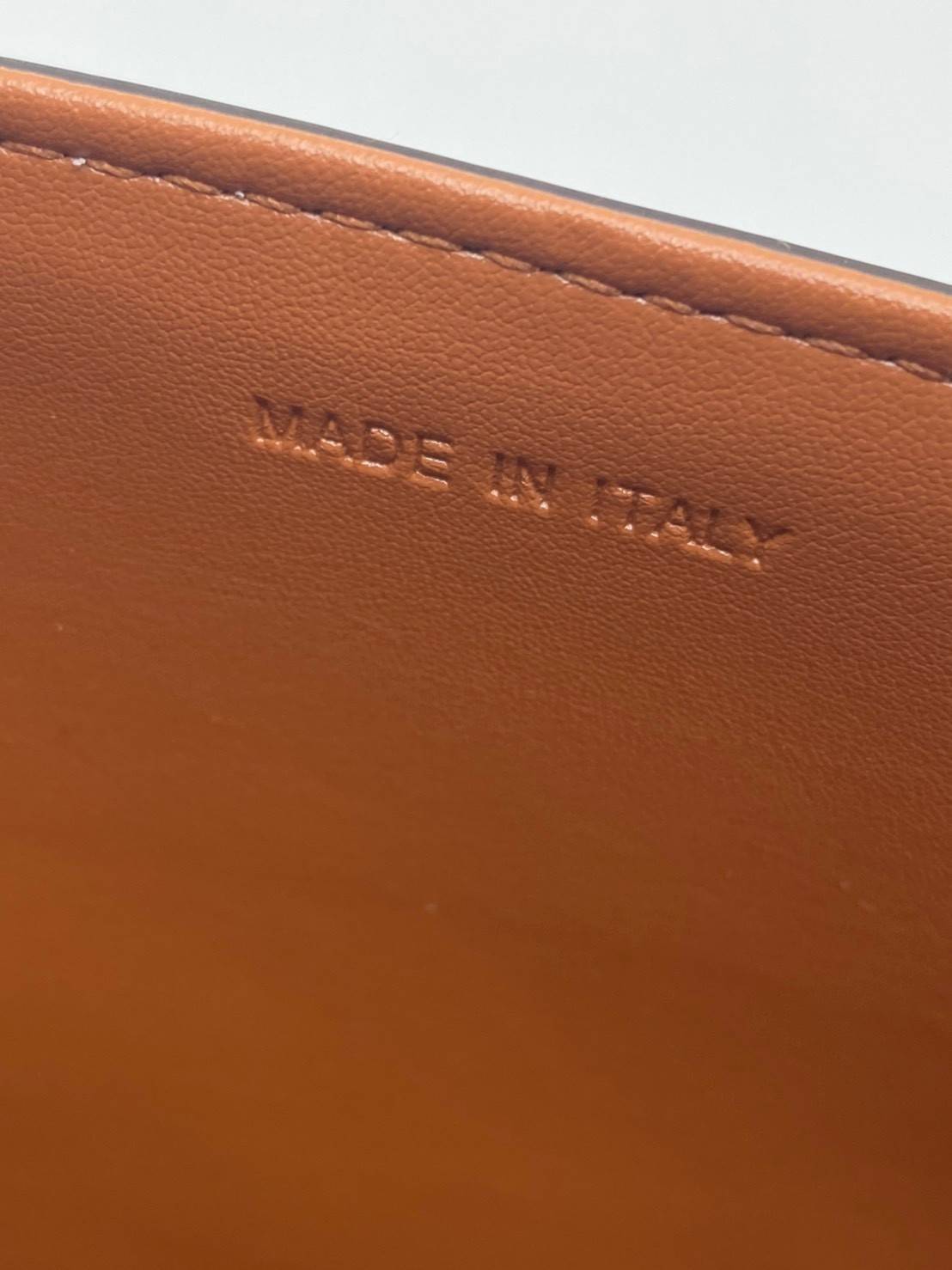 พรีเมี่ยมกิ๊ฟแท้ 100% 】พร้อมส่งที่ไทย ที่นี่ที่เดียว CELINE TRIOMPHE CROSSBODY BAG VIP GIFT WITH PURCHASE-GWP พรีเมี่ยมกิ๊ฟ Limited Edition จาก CELINE PERFUME DUTY FREE COUNTER วัสดุ CANVAS & LEATHER ดีไซน์ยอดนิยมสไตล์สาว LISA