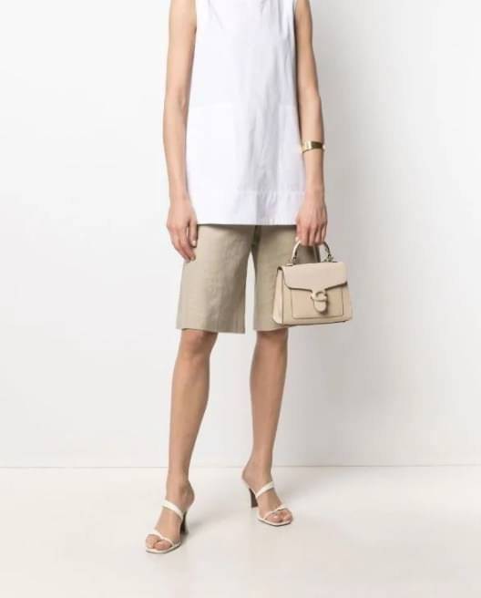 COACH TABBY TOP HANDLE 20 พร้อมส่งที่ไทยค่ะ! กระเป๋าหิ้ว//สะพายข้างได้ หนังแท้อย่างดี กหนึ่งใบทำหนังสองลายได้อย่างสวยงาม พร้อมโลโก้รุ่นใหม่ล่าสุดดูดีมากๆค่ะ เปิดปิดกระเป๋าแบบกดล็อค ภายในมีช่องหลักสองช่อง ใส่มือถือได้ทุกรุ่น;กระเป๋าเงินใบกลางได้;ของจำเป็นจ