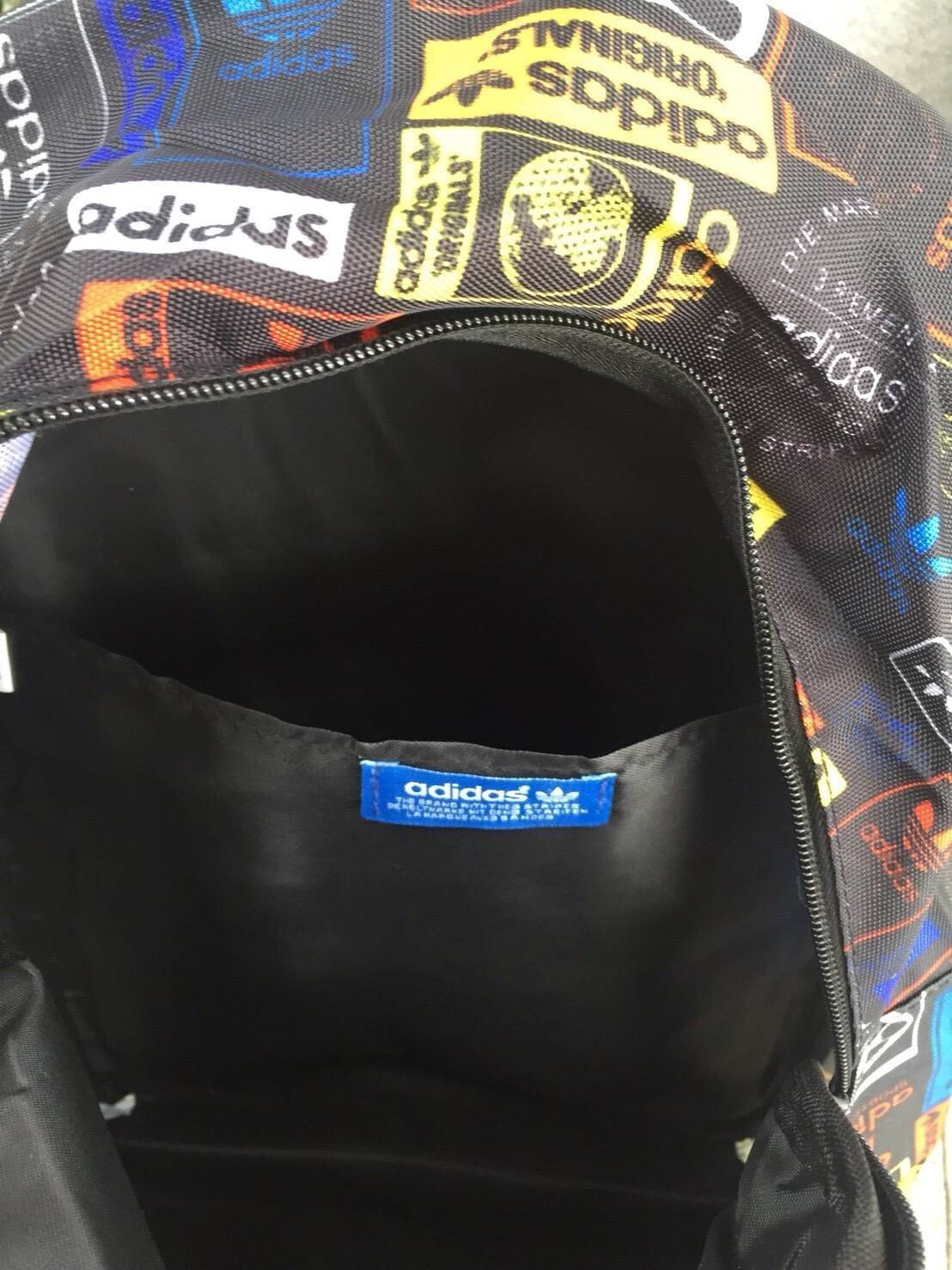 ADIDAS WOMEN ORIGINALS CROCHITA CLASSIC BACKPACK กระเป๋าเป้ แบบใหม่ล่าสุด พิมพ์ลายคลาสสิค ใช้เป็นกระเป๋านักเรียน หรือเป้กีฬาได้ ช่องใส่ของใหญ่แยกช่องสำหรับใส่หนังสือ และมีช่องหน้าใส่ของจุกจิก รูปแบบสวยทันสมัย ใช้ได้ทั้งชาย-หญิง วัสดุคุณภาพดี กันน้ำได้