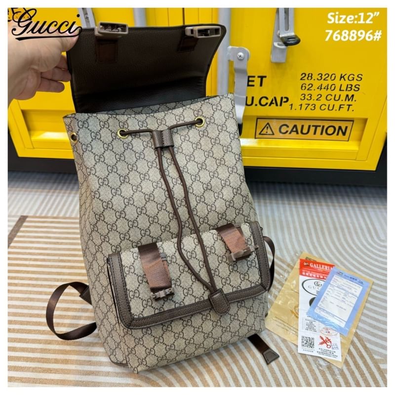 GUCCI Ophidia small backpack กระเป๋าเป้ แคนวาส GG Supreme พาเลตต์สีน้ำตาลเบจที่สวยงามเหนือกาลเวลา โดดเด่นด้วยลาย Double G ขนาดกำลังเหมาะ ไม่เล็กไม่ใหญ่จนเกินไป ใช้งานง่าย