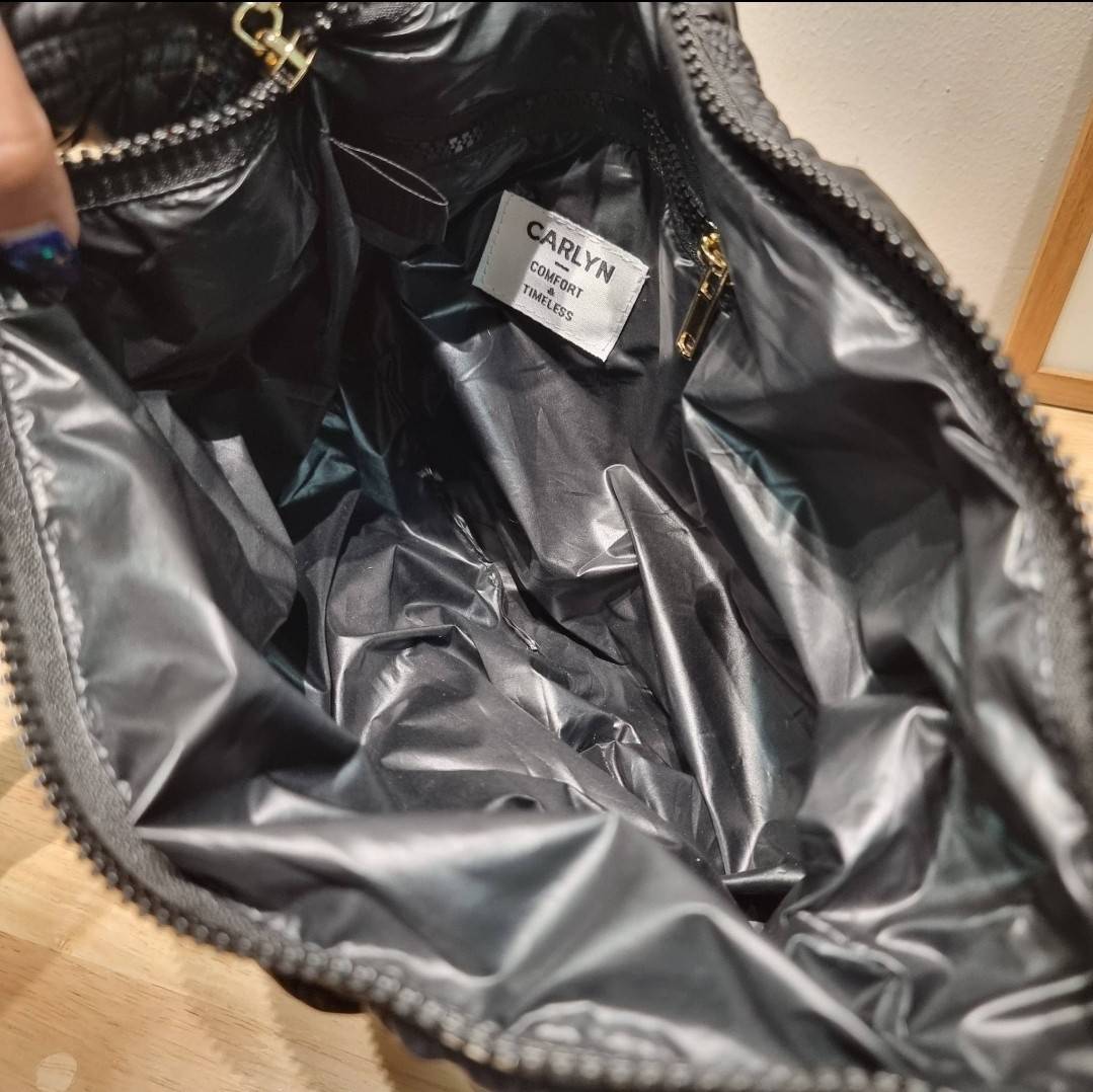 Carlyn cozy bag / Carlyn glaze bag 13 สีพร้อมส่ง อีกหนึ่งคอลเด็ด ที่ฮิตแบบฉุดไม่อยู่ กับไอเท็มนุ่มนิ่มจากเกาหลี พร้อมสีใหม่ล่าสุด กระเป๋าสะพายก้อนเมฆสุดเก๋ ที่สามารถใช้ได้หลากหลาย