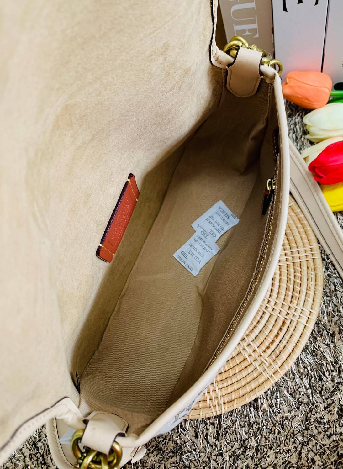 สวย คลาสสิคมากๆจ้าา COACH SOFT TABBY EUROPEAN CLASSIC UPGRADE PORTABLE BAG((C4821)) พร้อมส่งทันทีค่ะ สินค้าออกใหม่!! กระเป๋าหิ้ว//สะพายข้างได้ สุดคุ้ม! วัสดุ jacquard+หนังแท้ ได้สวยงาม คลาสสิคมากๆค่ะ น้ำหนักเบา เปิดปิดแบบกระดุมแม่เหล็กเป็นอะไหล่โลโก้แบรนด