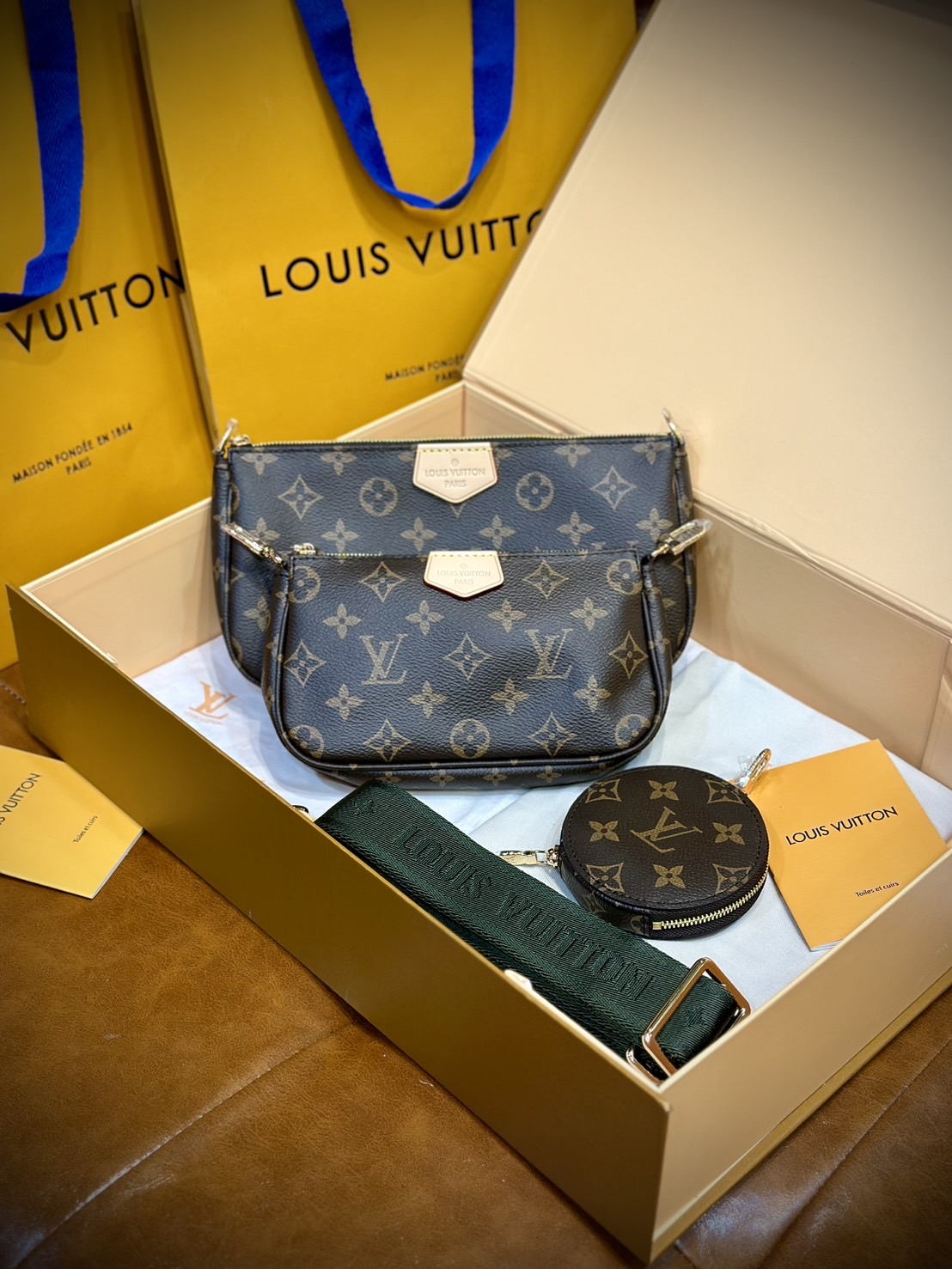 พร้อมส่ง 2 สี LV Multi Pochette Accessoires Monogram / LV Pochette กระเป๋าสะพายมัลติฟังก์ชั่น สุดฮอต ดีไซน์คลาสสิควินเทจ สะพายปรับลุคได้หลายสไตล์ รับรองคุ้มค่าจริงๆจ้า เกรดออริ เทียบแท้ 1:1