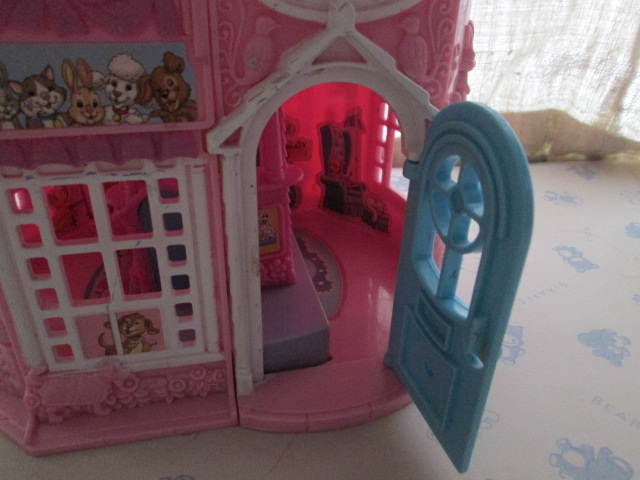 Fisher Price Go Anywhere Girls Pet Parlor ของเล่นมือสอง (บ้านตุ๊กตา)