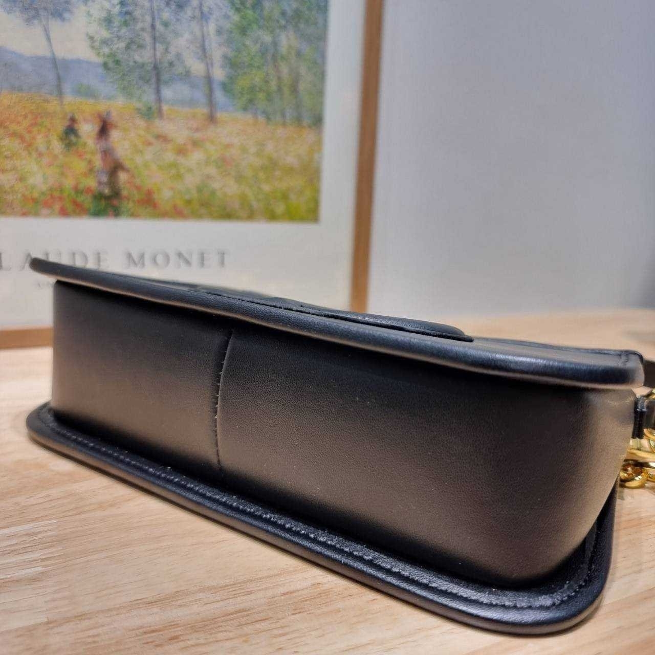 CD SIGNATURE HOBO MINI BAG กระเป๋าสะพายซิกเนเจอร์ โดดเด่นด้วยโลโก้เอกลักษณ์ เกรดออริ 1:1 ใช้งานต่างประเทศได้