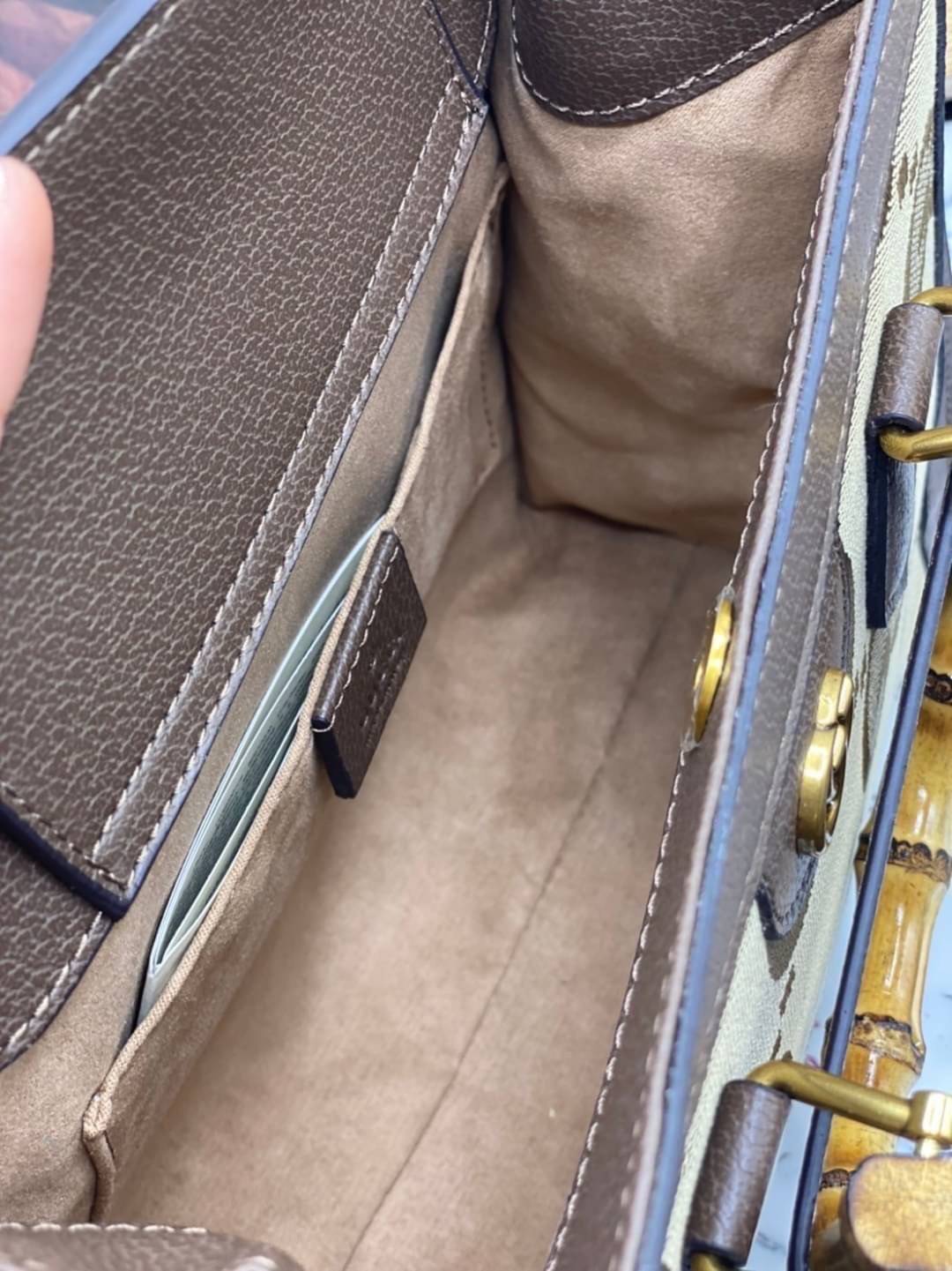 หนังแท้ Gucci Diana jumbo GG small tote bag 27cm พร้อมส่งที่ไทย Brown Camel and ebony jumbo GG canvas ภาพสินค้าถ่ายจากงานขายจริง ใช้งานต่างประเทศได้ค่ะ