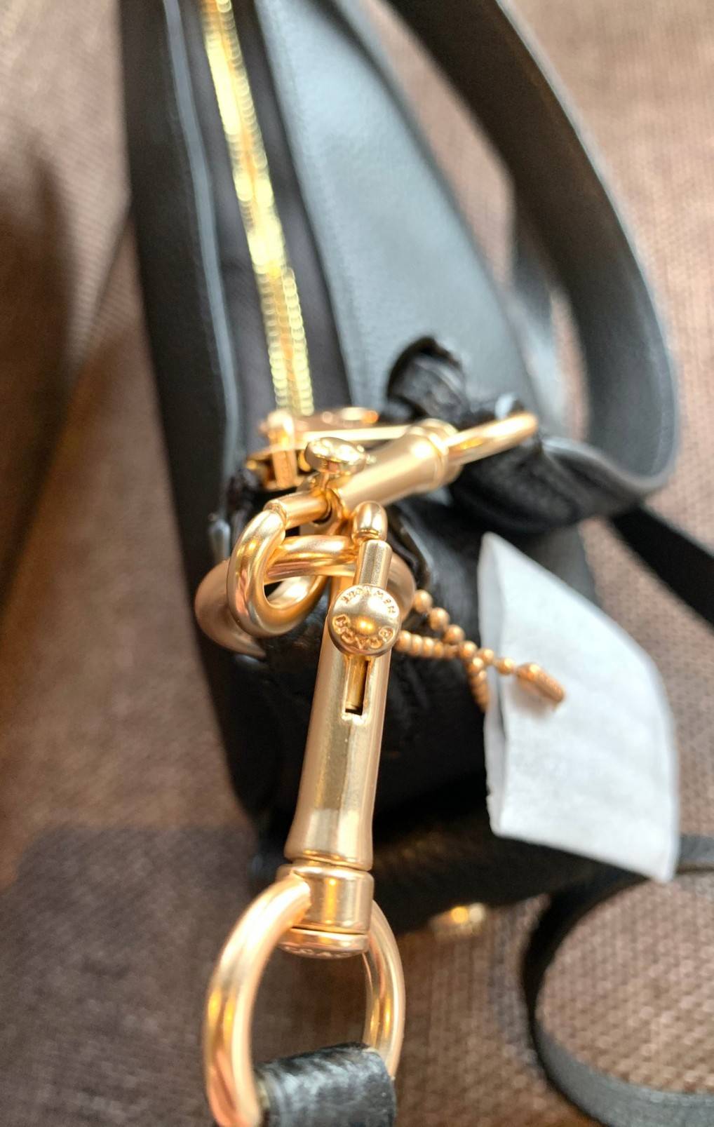 น้องออกใหม่ล่าสุดสวย หักใจไม่ลงเลยค่าา😘 COACH PENNIE SHOULDER BAG ((C7222)) พร้อมส่ง สีใหม่ล่าสุด ยังไม่มีในช๊อปไทยค่าา กระเป๋าหิ้ว//สะพายข้างได้ สุดคุ้ม! หนังแท้ชั้นดี ลายหนังสวย นิ่มมือดีมากๆค่ะ ปากกระเป๋าแบบซิปมีหนังห้อยเพิ่มความเก๋ ภายในกระเป๋