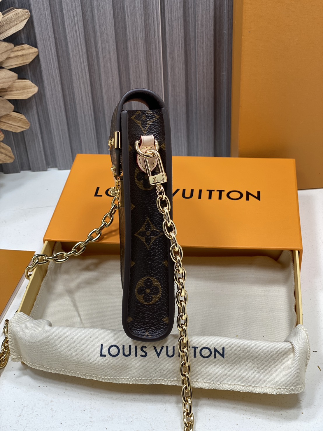 ORI หนังแท้ | LV Phone Pouch Métis Bag กระเป๋าสะพายใส่โทรศัพท์ ดีไซน์ที่รังสรรค์อย่างพิถีพิถันด้วย Monogram Canvas ชิ้นเดียว ยกระดับด้วยฮาร์ดแวร์โทนสีทอง