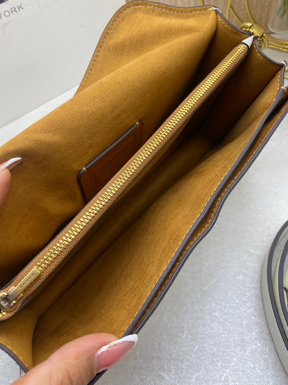 COACH TABBY CROSSBODY WRISTLET 26cm สีใหม่ล่าสุด ต้อนรับสงกรานต์นี้ รุ่นนี้ต้องเข้าแล้ว พกพาได้ตลอดวันเลย