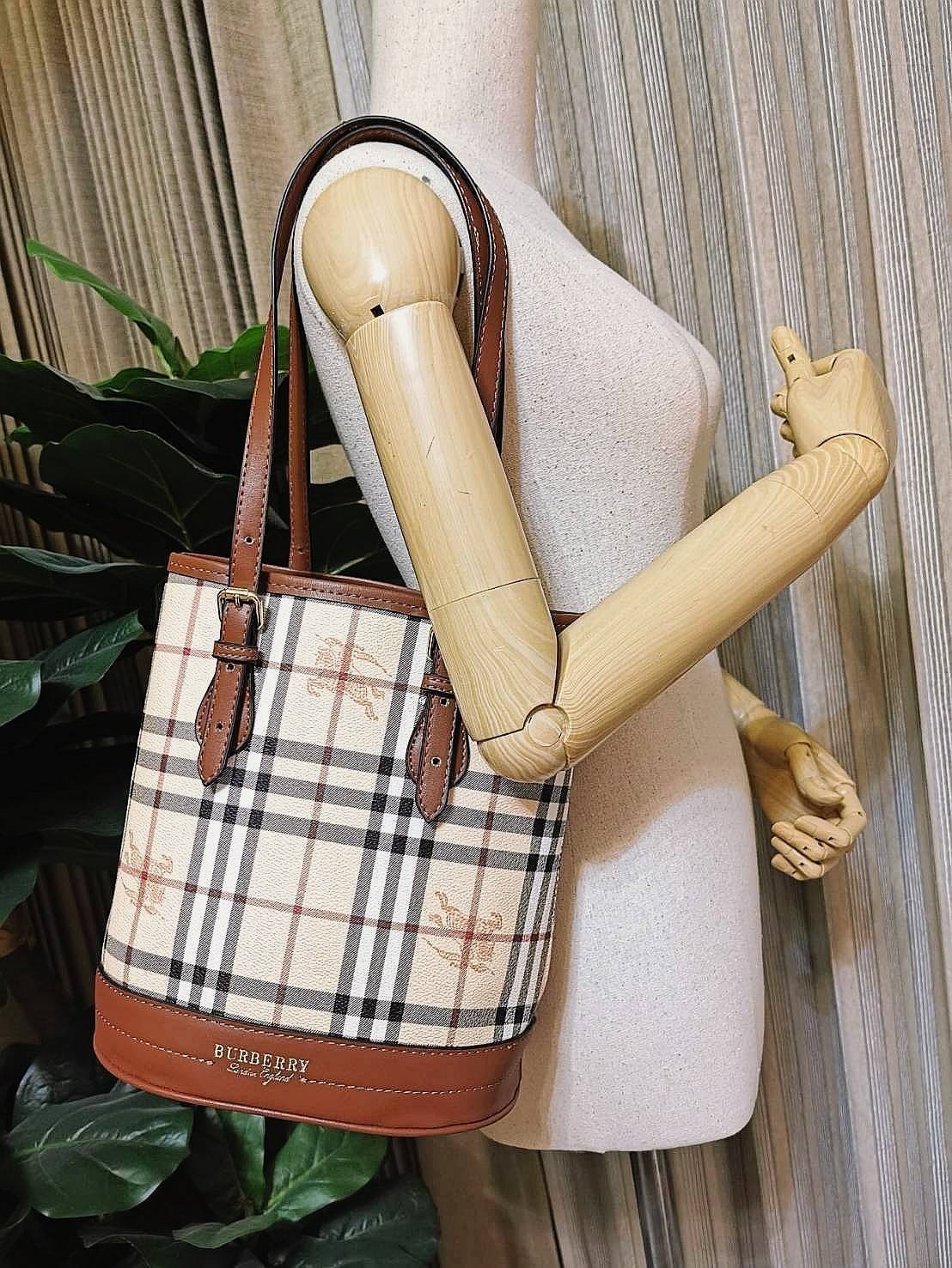 BURBERRY FRAGRANCES VINTAGE BAG กระเป๋าสะพายทรงวินเทจ