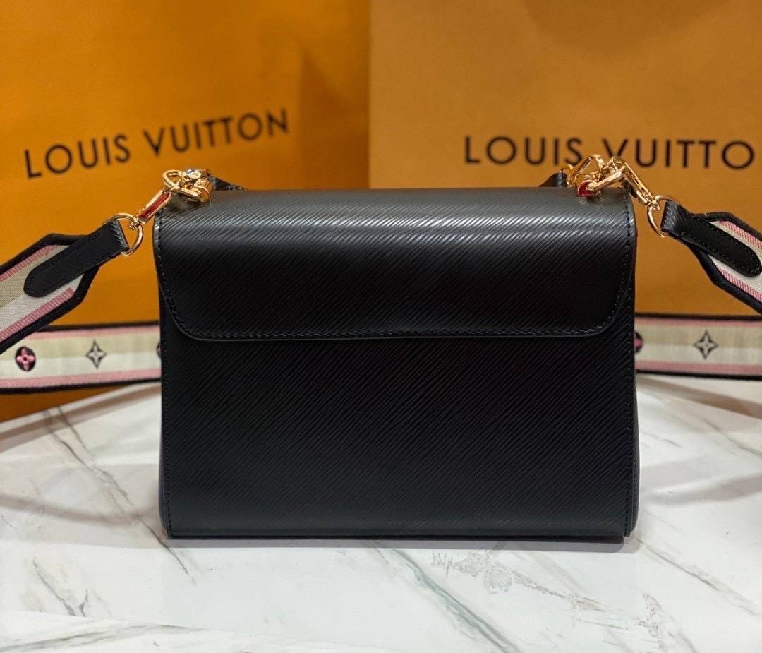 ORI หนังแท้ | LV Twist MM bag Epi grain leather กระเป๋าสะพาย/กระเป๋าถือรุ่น พร้อมสายสปอร์ต หนังลายเกรน Epi โดดเด่นด้วยโลโก้หน้า สวยหรูเป็นเอกลักษณ์ ดีไซน์คัลเลอร์บล็อค สัมผัสโดดเด่นแมตช์กับทุกสไตล์