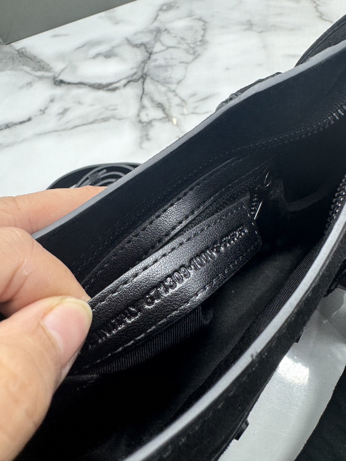 ORI หนังแท้ | Balenciaga Le City suede bag กระเป๋าถือ/สะพายข้างดีไซน์โดดเด่นสวยเท่ล้ำสมัย ใหม่ล่าสุดงานหนังกลับที่สุดแห่งความไอคอนิกไม่เหมือนใคร มีกิมมิคและลูกเล่นแพรวพราว