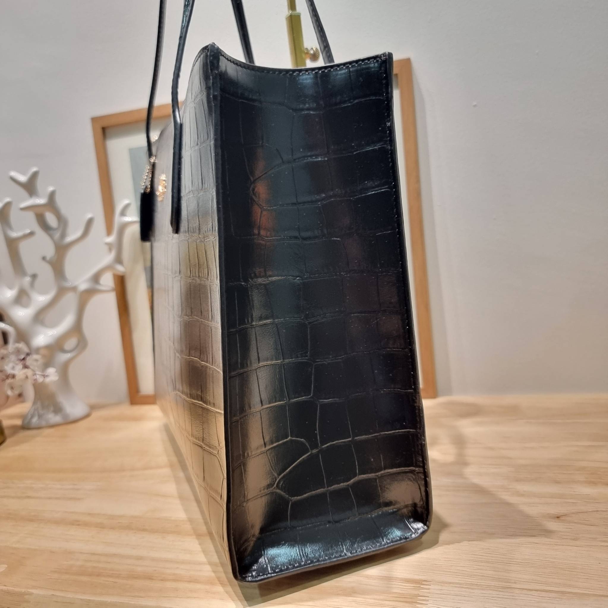 COACH NINA CARRYALL CL654 / COACH Nina Tote Bag พร้อมส่ง 2 สี กระเป๋าโท้ทสะพายไหล่ ใบใหญ่ คอลเลคชั่นใหม่ ตอบโจทย์คนที่ชอบใส่ของเยอะๆได้อย่างดี ดีไซน์รูปทรงคลาสสิค เรียบหรู