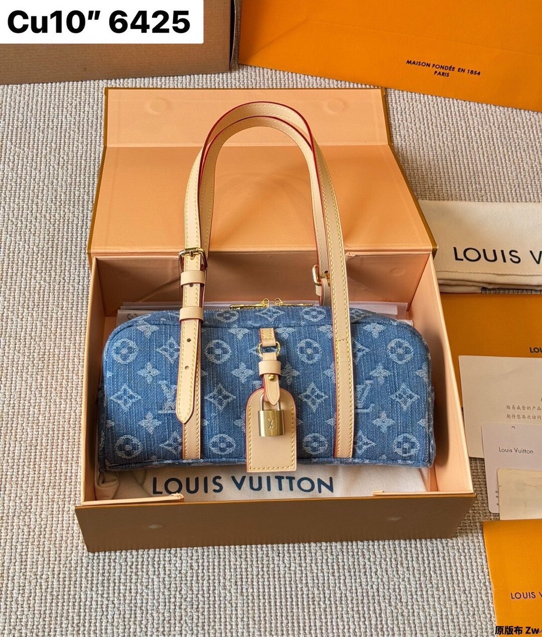 LV Hang On Denim Bag กระเป๋าสะพายดีไซน์วินเทจ งานเดนิมเต็มใบ สวยโดดเด่นไม่เหมือนใคร ปรับดีไซน์กระเป๋าถือรุ่น Cité คลาสสิกจากยุค'80s เป็นทรงโบว์ลิ่งร่วมสมัย