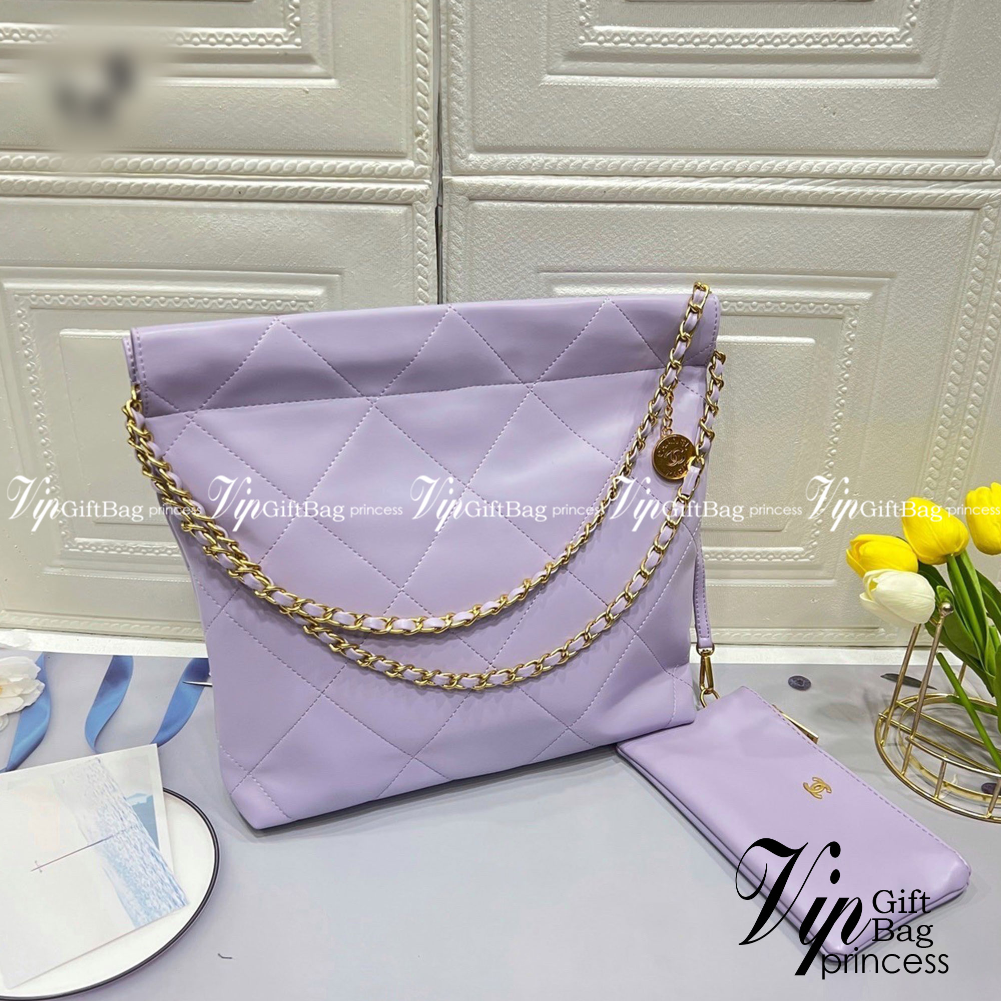 Chanel ss22 Logo CC shopping tote / Chanel 22 handbag 12" มาแรงที่สุดในตอนนี้ก็คือรุ่นนี้เลย ใช้งานง่ายรุ่นนี้สามารถใช้ได้ทั้งผู้หญิงและผู้ชายน้า เกินต้านที่สุดกับไอเท็มนี้ ที่สาวๆหรือใครๆก็ต้องมีแล้ว!! แค่เห็นก็หลงรัก กระเป๋าทรงสวย ดีเทลเรียบแต่มีคว