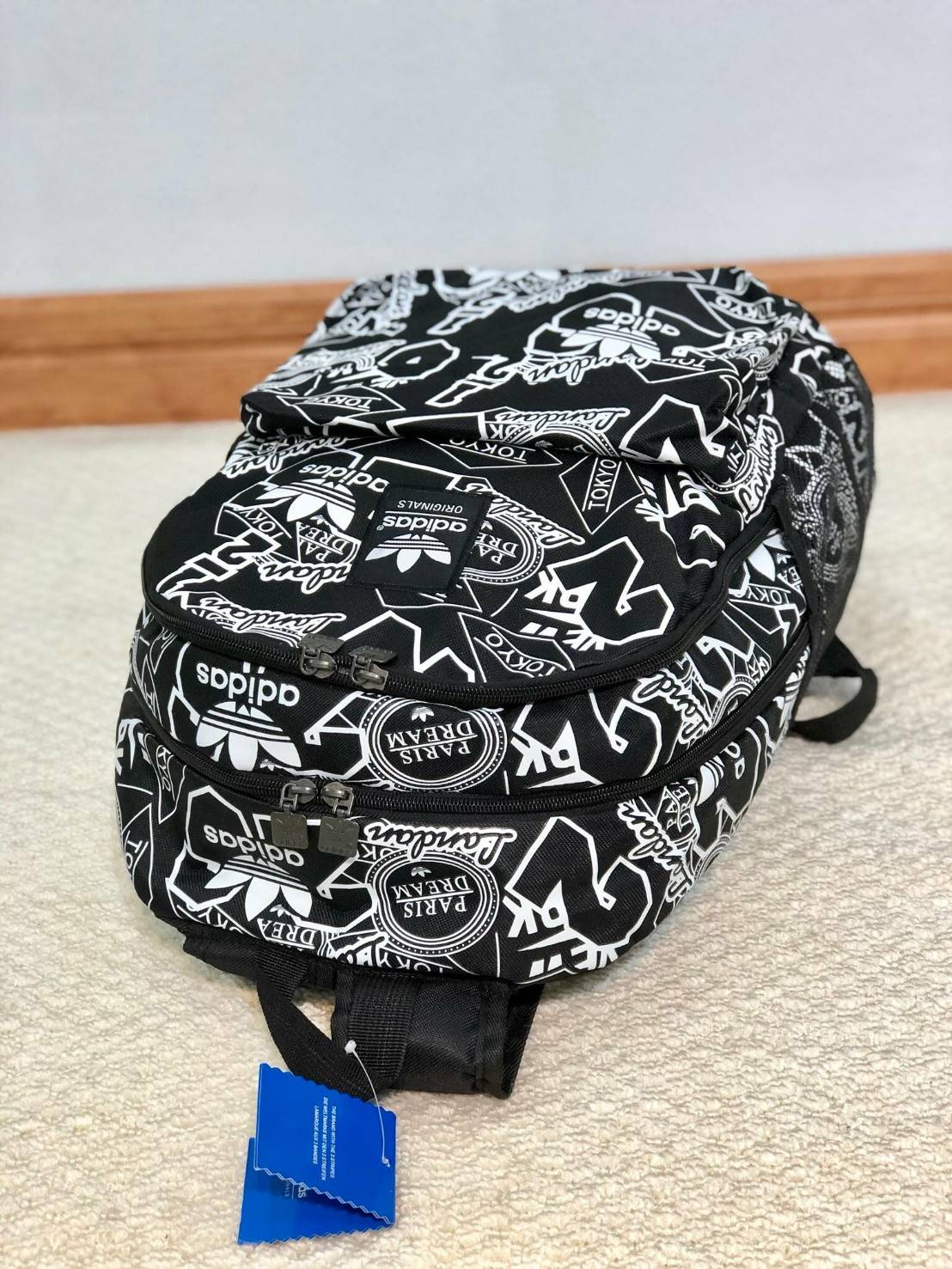 Adidas Backpack มีช่องสำหรับใส่ Notebook , Tablet ในตัวกระเป๋า สายเป้ และด้านหลังบุผ้าตาข่ายนุ่ม รองรับหลัง รูปแบบสวยทันสมัย รองรับทุกการใช้งาน เป็นกระเป๋าเป้นักเรียน-เป้กีฬา-สะพายเที่ยวชิลๆเลยค้า