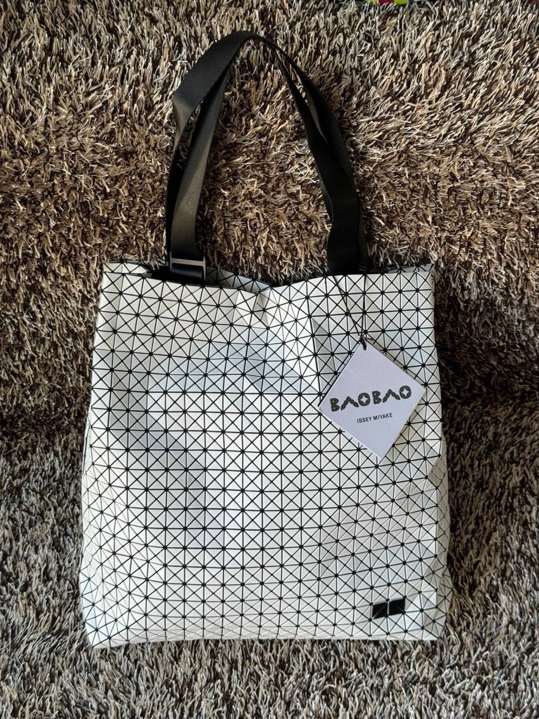 พร้อมส่ง 5 สี Baobao Issey Miyake Cart S geometric tote bag กระเป๋าถือทรงโท้ทลายเรขาคณิต 🧡 เกรดออริจินอล 1:1 สลับแท้ ใช้งานต่างประเทศได้
