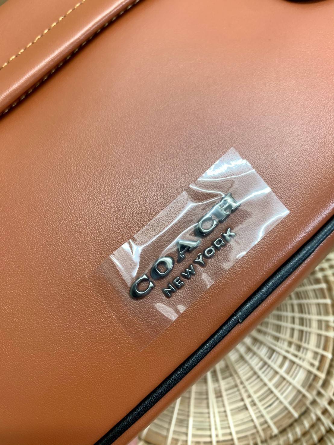 3สีเข้าใหม่งานคุณภาพอีกแล้วคับท่านน ทั้งสี ทั้งหนังสวยมากๆค่าา!! COACH GRAHAM CROSSBODY BAG ((39946)) พร้อมส่ง! กระเป๋าสะพายแบบครอสบอดี้ร์ ใช้ได้ทั้งชาย//หญิง หนังแท้อย่างดี เรียบหรูค่ะ ด้านหน้ามีช่องซิปซ่อนให้หนึ่งช่อง ช่องซิปหลักกว้าง ใส่ของจำเป็นได้ครบ