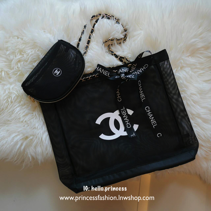 SETคู่สุดคุ้มมม ---- ซื้อ1ได้ถึง2 !!! ---- Chanel Shopping Ribbin bag With Chain With + Cosmetic Pouch กระเป๋าสะพายใบใหญ่ทรง Shopping พร้อมกระเป๋าใส่เครื่องสำอางค์ ใบเล็ก จากงานพรีเมี่ยมกิ้ฟของแท้นำเข้าจาก Chanel Perfume Counter ใบใหญ่วัสดุ Nylon โปร่ง *อ