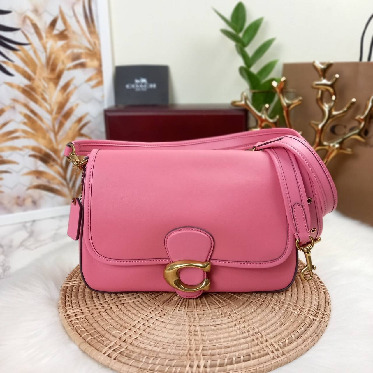 COACH SOFT TABBY SHOULDER BAG (C4823//C5261) กระเป๋าถือ กระเป๋าสะพาย ที่ใครๆก็เข้าถึงได้ หรูหรา คลาสสิค ลุคเรียบร้อย แต่ความสวยไม่น้อย! ดาเมจความลุคผู้ดีรุนแรงมาก!!เกินต้าน!!// วัสดุหนังแท้ทั้งใบ หนังเรียบ หนังนิ่มมากๆ อยู่ทรงสวยมากๆด้วย// ด้านในโล่งกว้าง