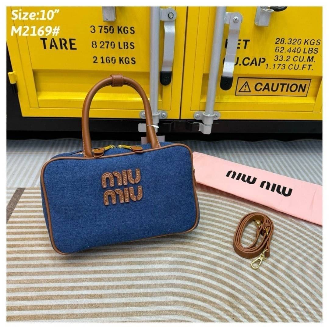 MIU MIU leather Beau bag 25cm กระเป๋าถือทรงบอสตัน ขนาดกำลังสวยพกพาง่าย สะดวกใช้งาน ซิปรอบเปิดได้กว้างๆ ดีไซน์เรียบแต่มากมีอยู่จริง สวยดูแพง
