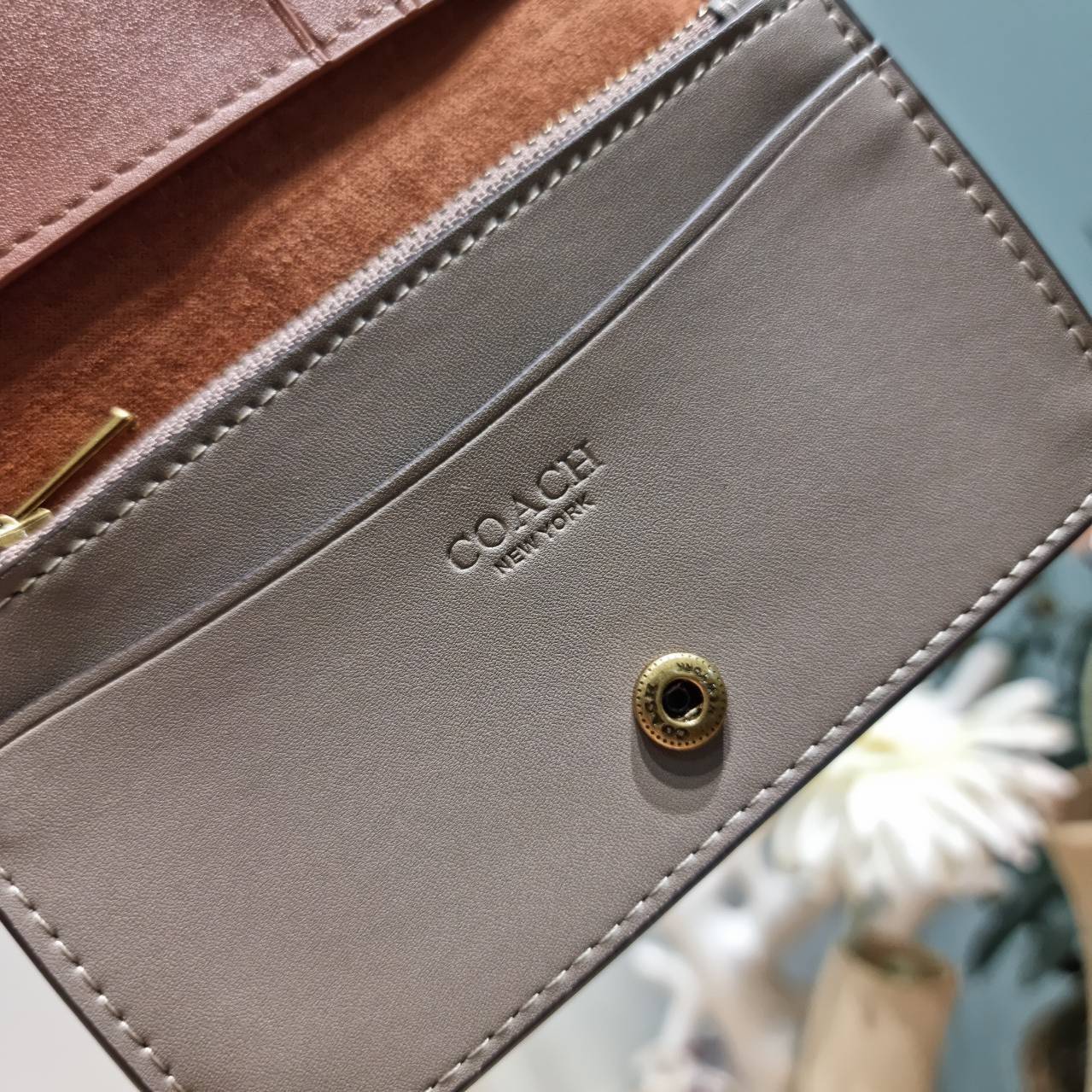 COACH SLIM CARD CASE IN SIGNATURE CANVAS C4818 / C5870 / C4818 กระเป๋าถนอมบัตรกึ่งกระเป๋าสตางค์ เกรดท็อปออริ เกรดดีสุด สลับแท้ 1:1 ใช้ต่างประเทศได้