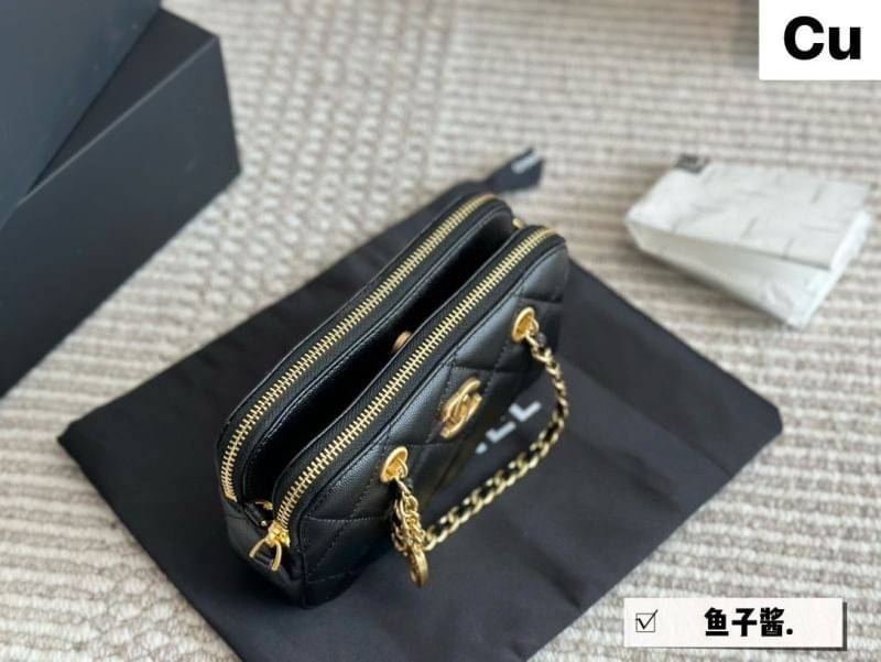CHANEL Mini Bag On Chain กระเป๋าถือหรือสะพายได้ มีสายในตัว โซ่สลับหนังสีทองสวยงาม หนังคาเวียร์ รุ่น 2 ซิป สะดวกใช้งาน น่ารักน่าใช้ สวยก่อนใครได้เลย รับรองไม่ผิดหวังจ้า