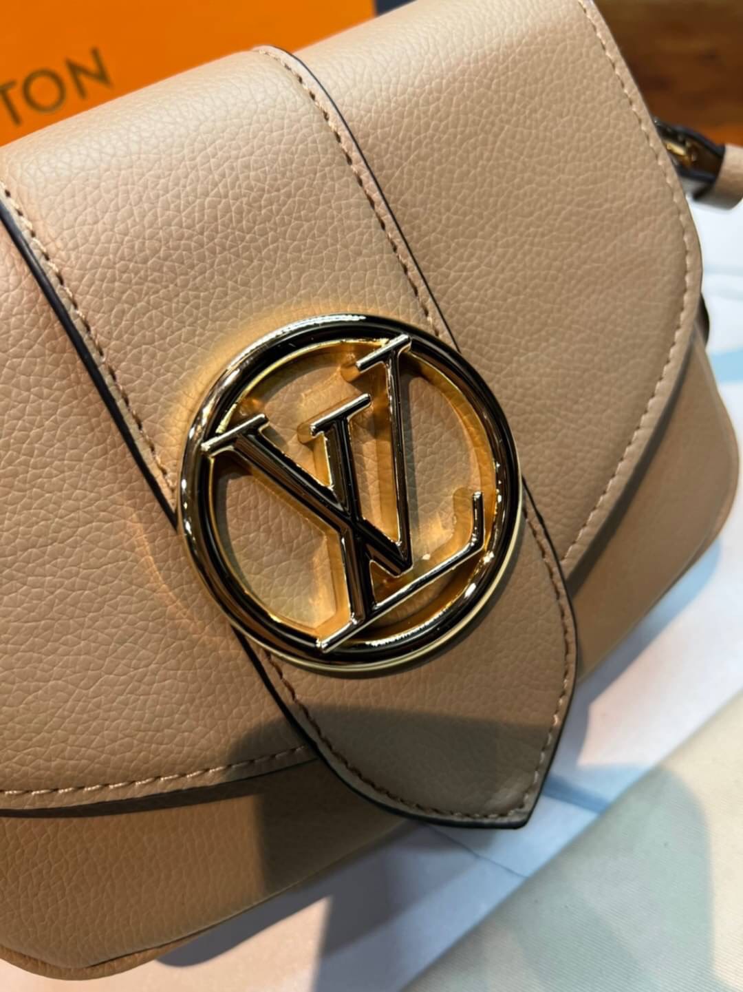 VIP 】หนังแท้ Louis Vuitton Crossbody & Shoulder Bag พร้อมส่งที่ไทย 4 สี