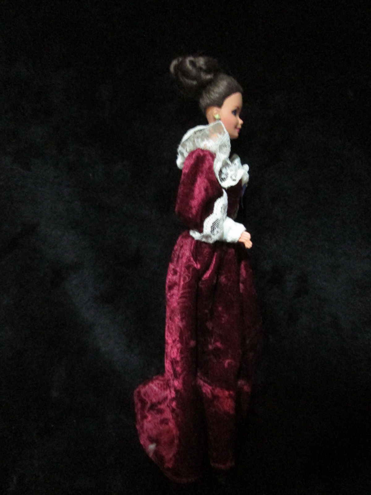 Barbie Holiday Vintage from 1996 ตุ๊กตาบาร์บี้แท้มือสองสภาพดี